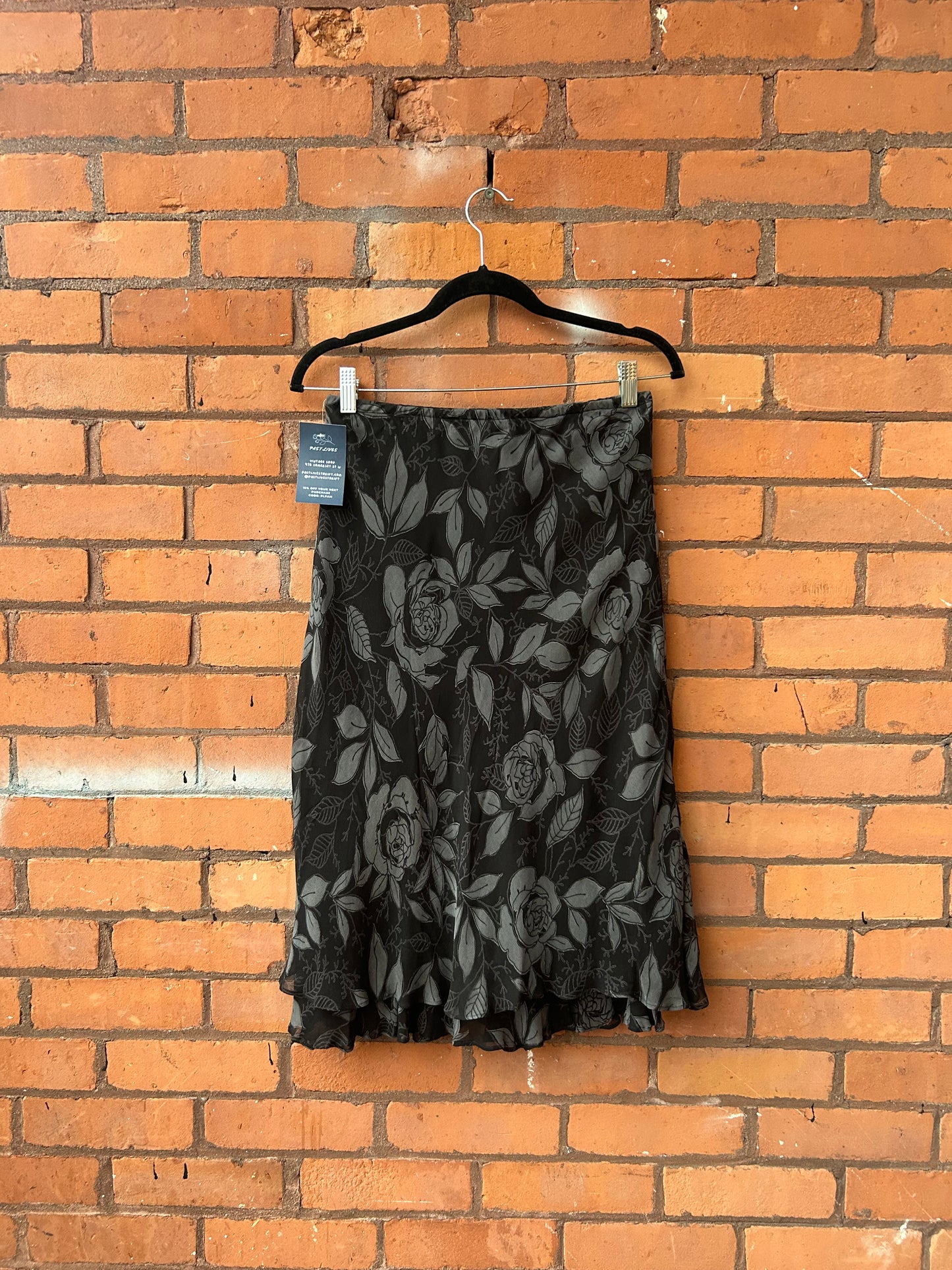 90’s Vintage Black & Grey Rose Midi Skirt / 30-36 Waist
