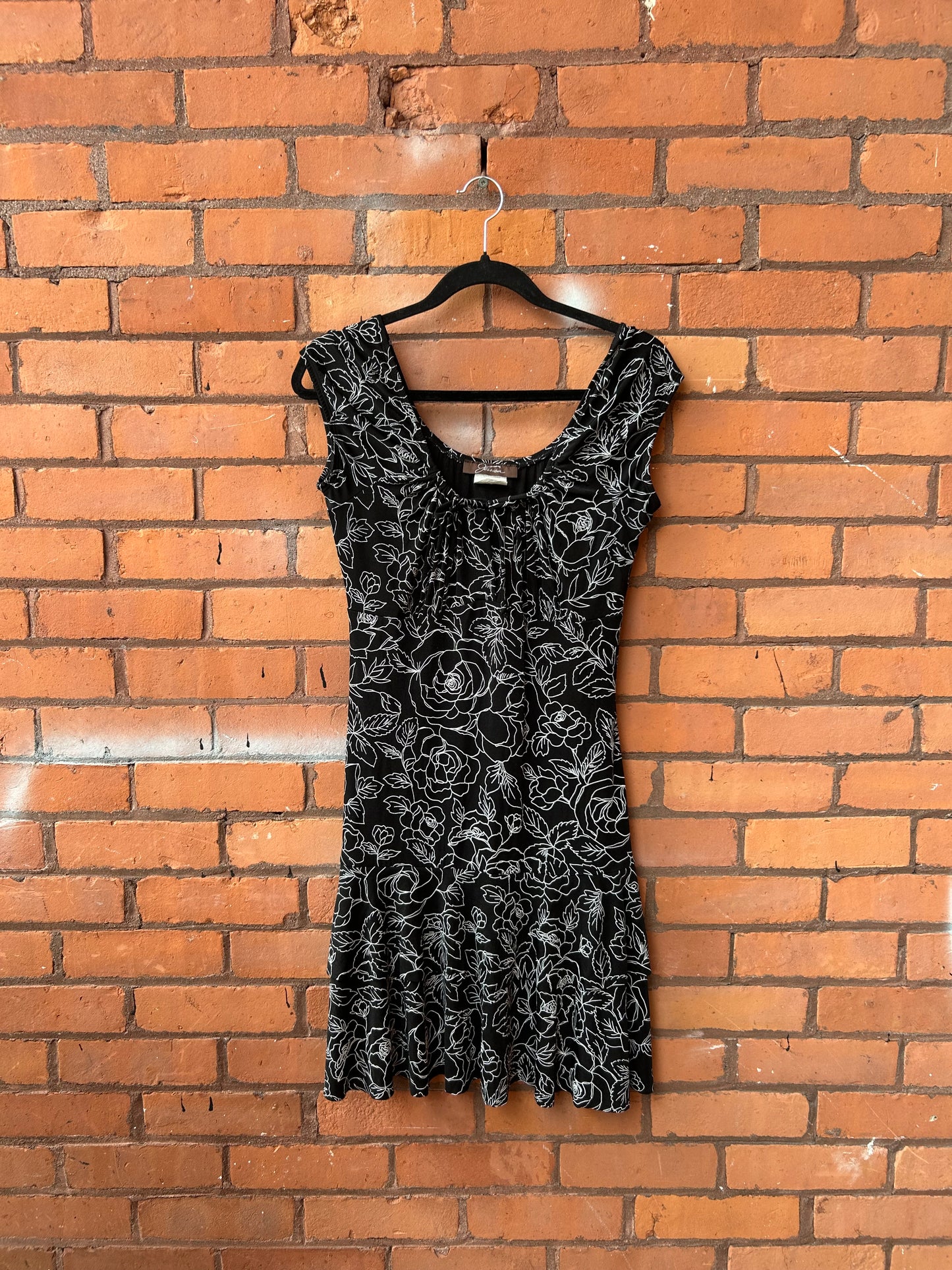 90’s Vintage Slinky Black & White Rose Print Drop Waist Tiered Dress / Size 8-10