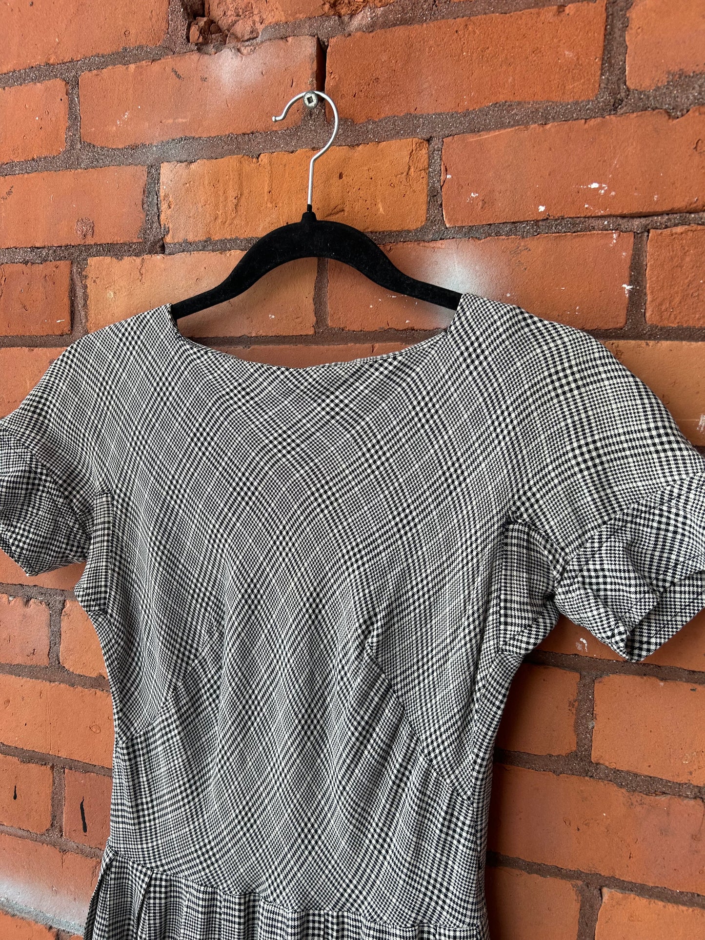 70’s Vintage Black & White Houndstooth Pleated Dress / Size 2