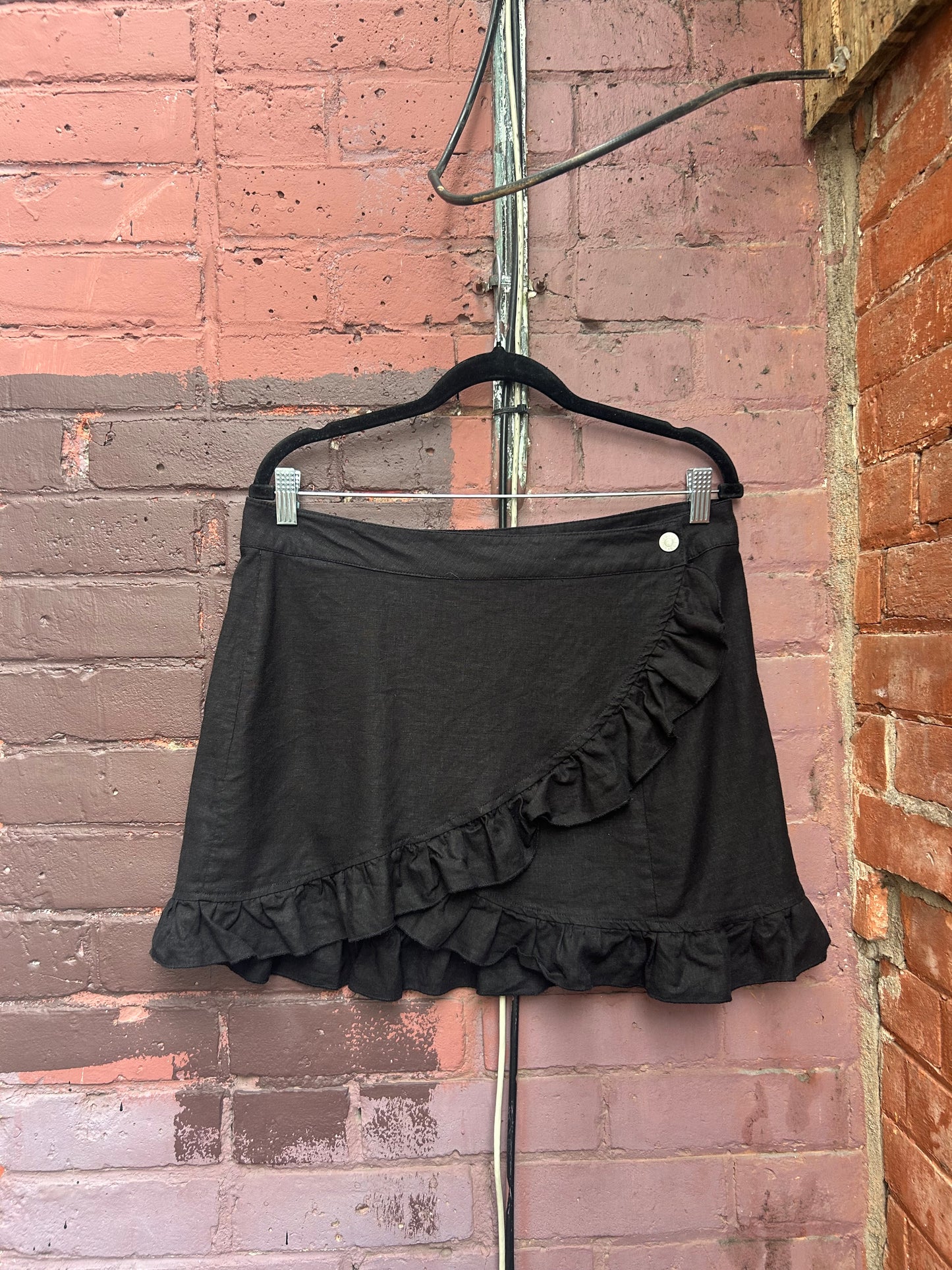 Y2K Vintage Guess Black Linen Blend Ruffle Mini Skirt / 34 Waist