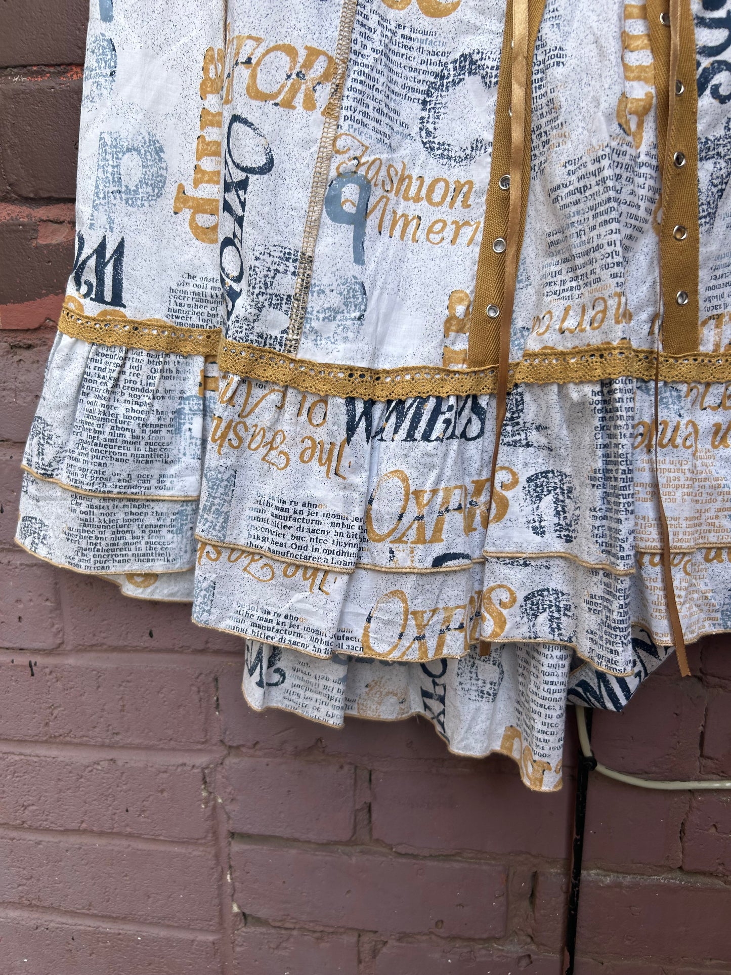 Y2K Vintage White & Beige ‘Women’s Words’  Lace Up Midi Skirt / 34 Waist