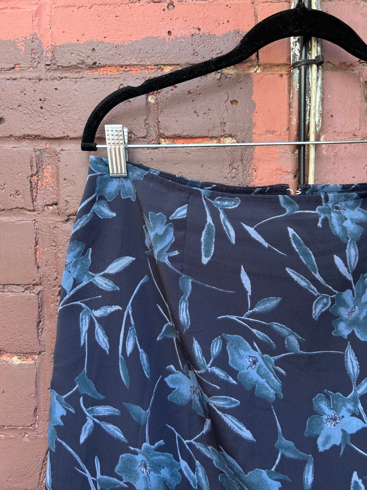 90’s Vintage Blue Floral Mini Skirt / 32 Waist