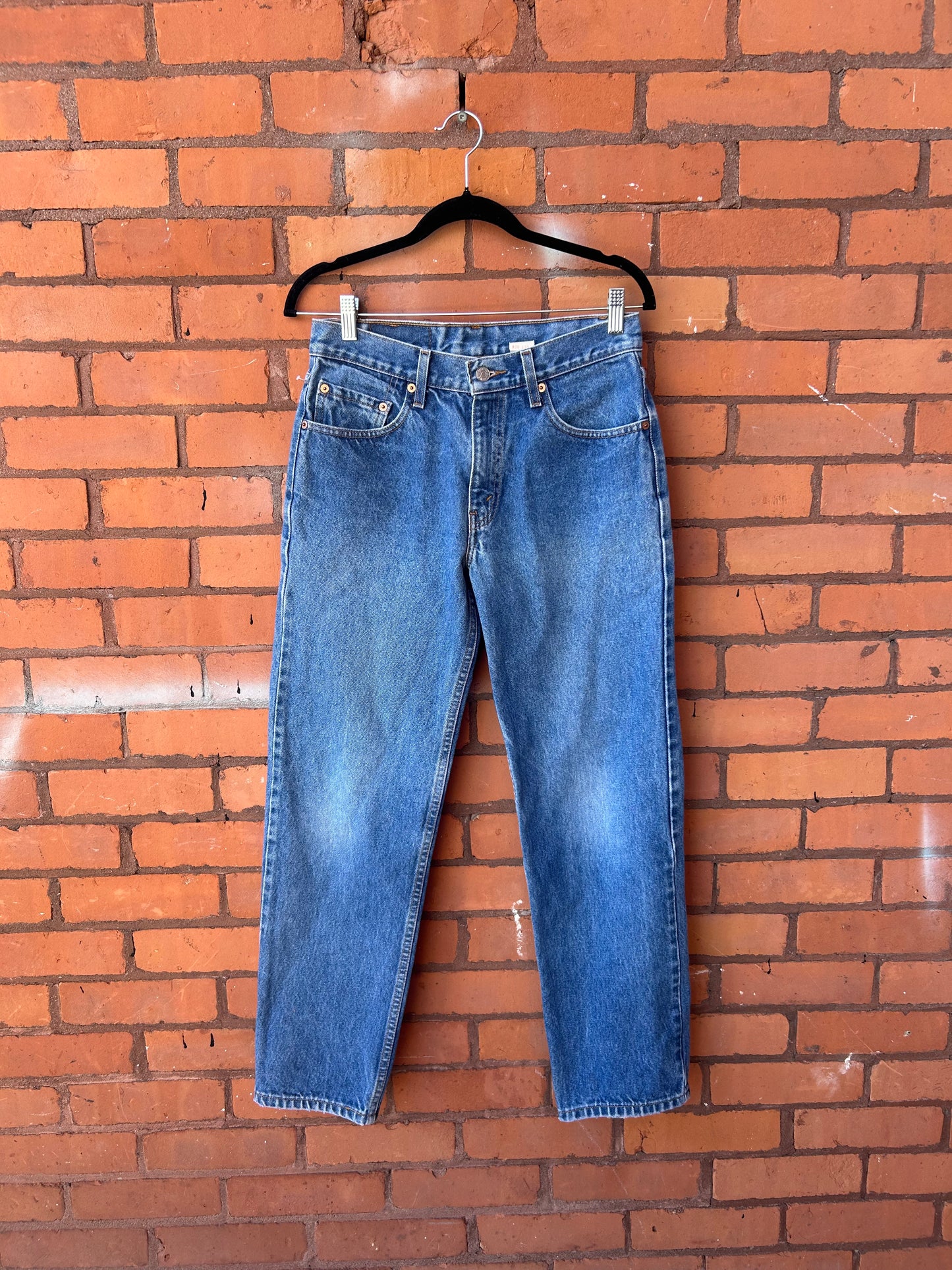 90’s Vintage Levi’s 550 Faded Blue Relaxed Fit Jeans / 30 Waist