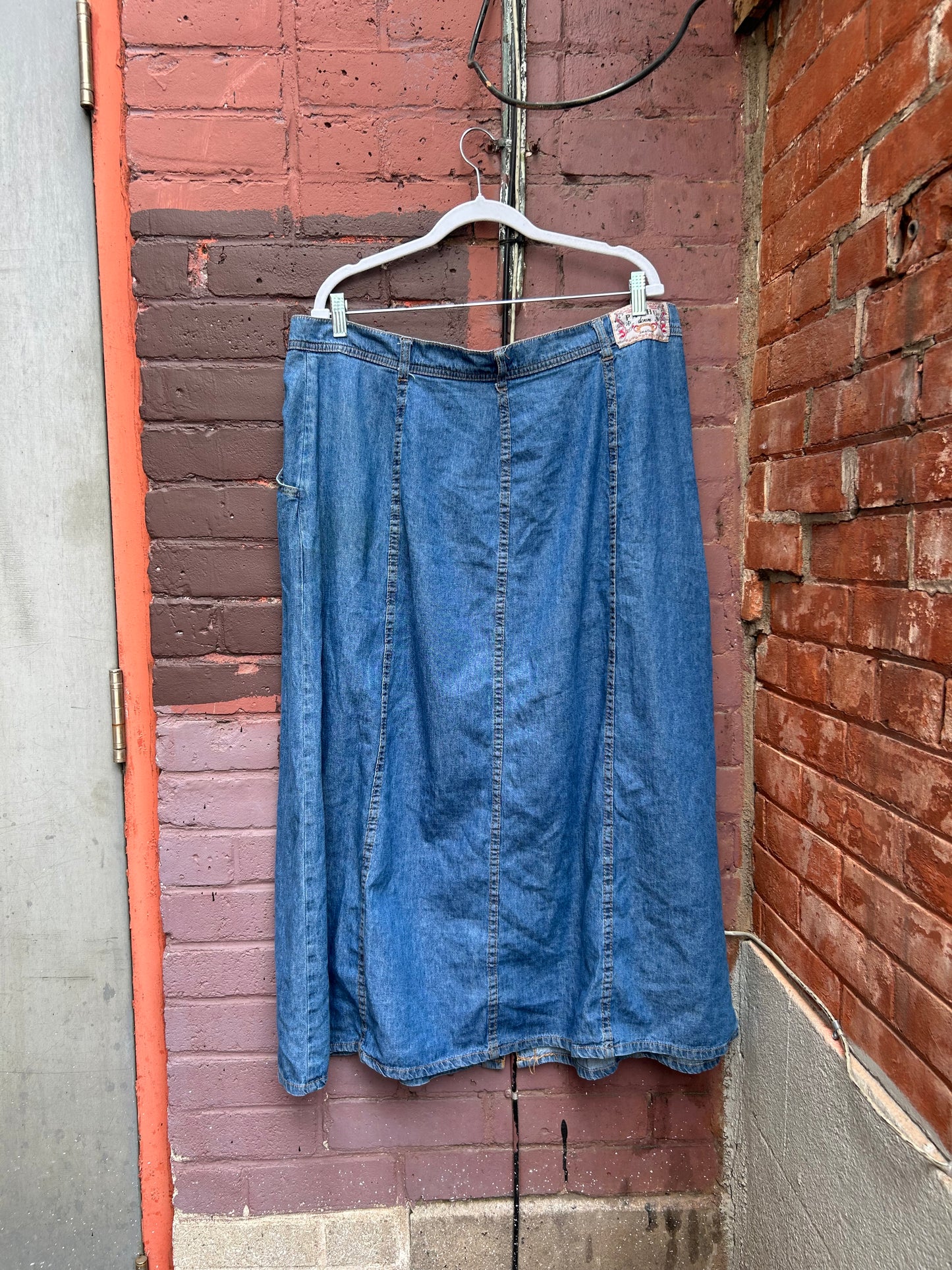 90’s Vintage Denim Button Down Maxi Skirt / 40 Waist