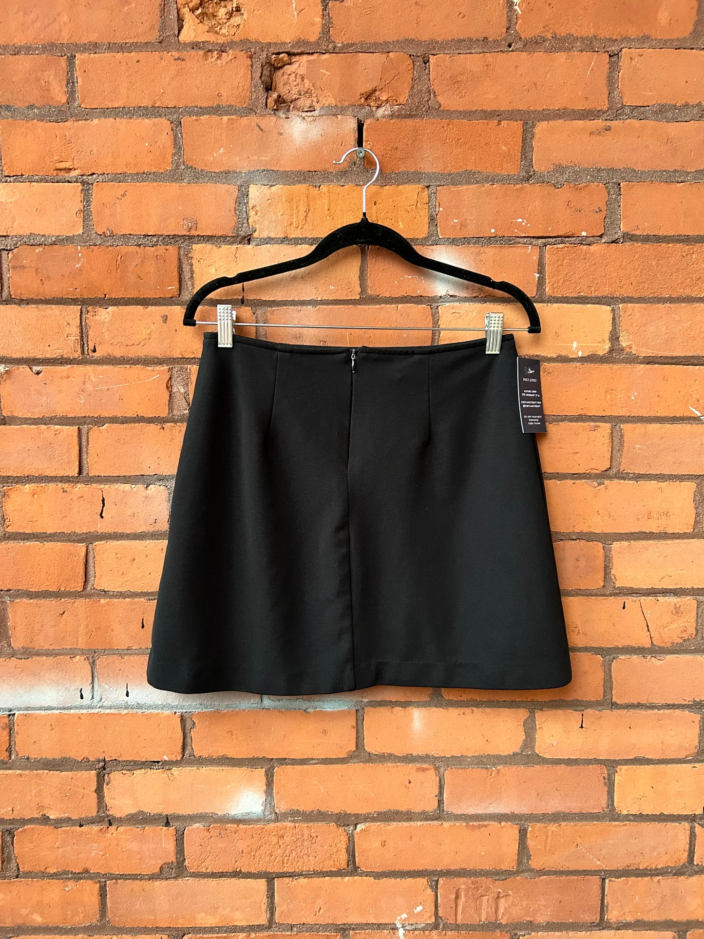 90’s Vintage Classic Black Mini Skirt / 30 Waist