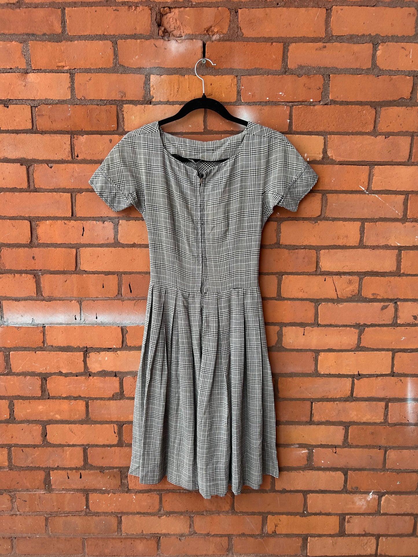 70’s Vintage Black & White Houndstooth Pleated Dress / Size 2