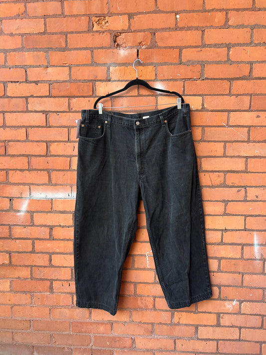 Y2K Vintage Levi’s 560 Black Baggy Jeans / 44 Waist