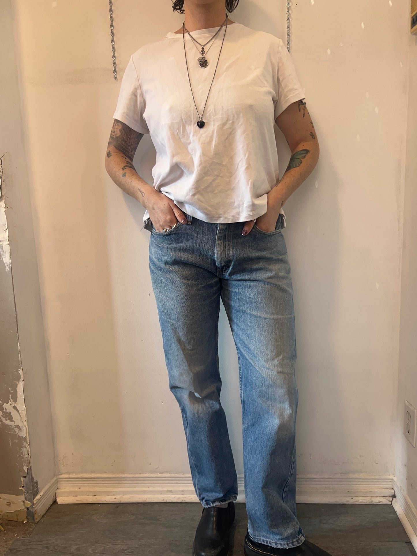 90's Vintage Distressed Light Wash Straight Leg Jeans / 32 Waist