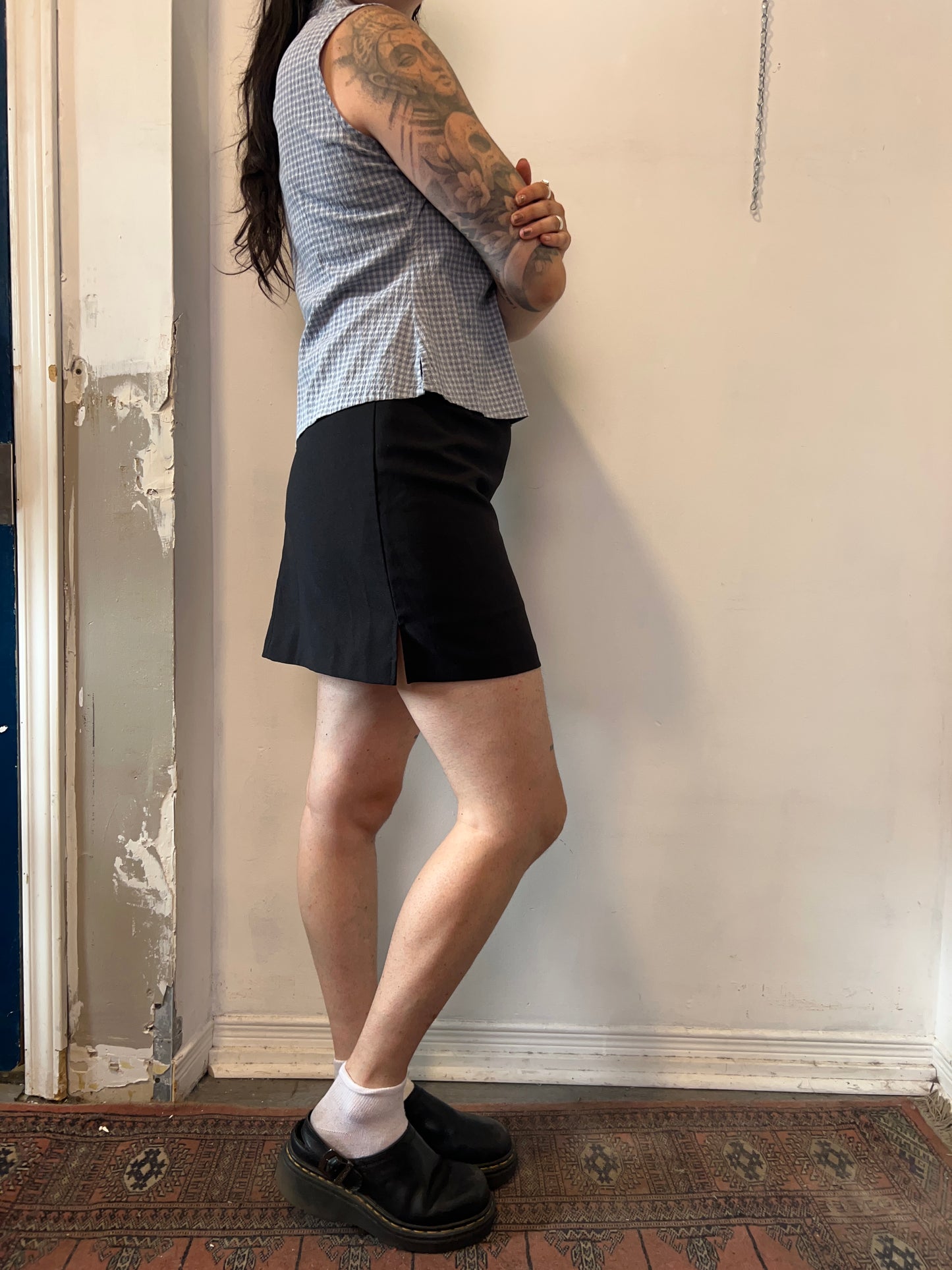 90’s Vintage Classic Black Mini Skirt / 28 Waist