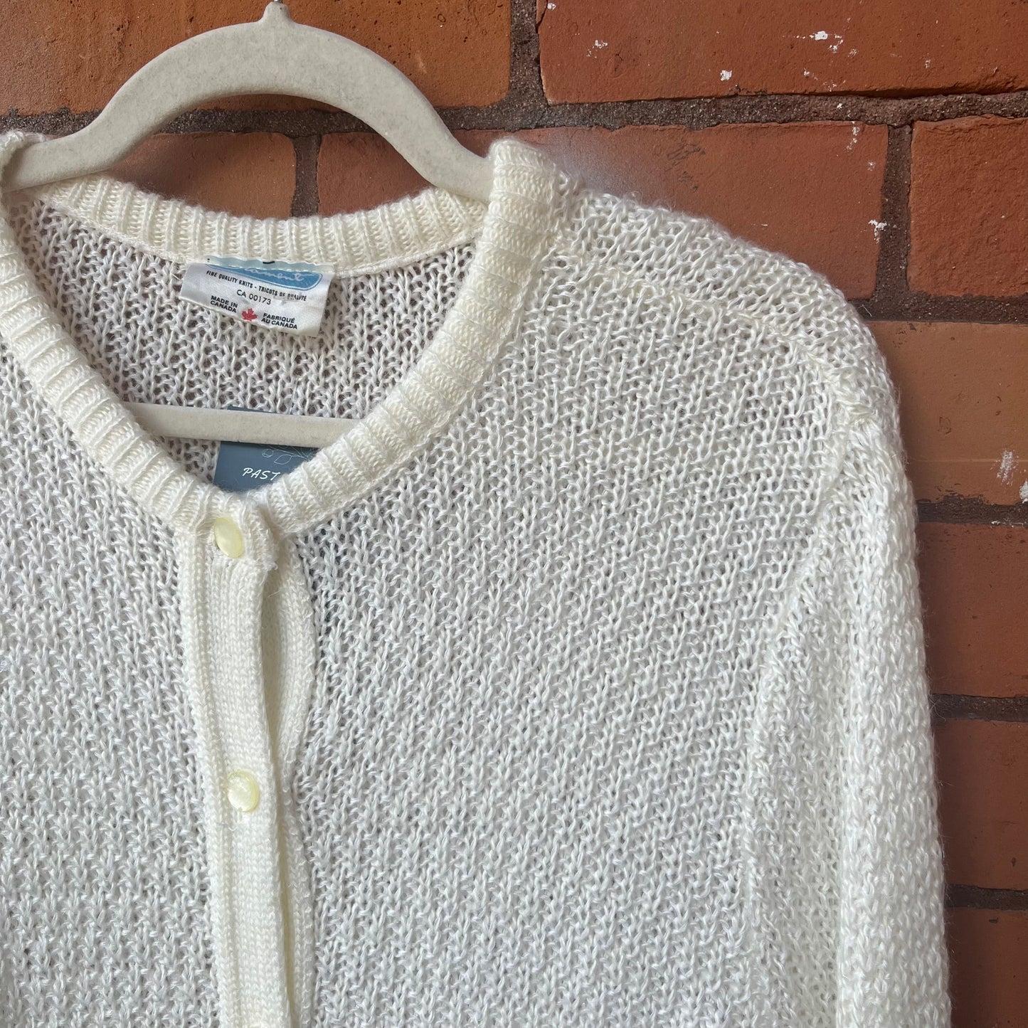 90’s Vintage White Loose Knit Cardigan / Size M