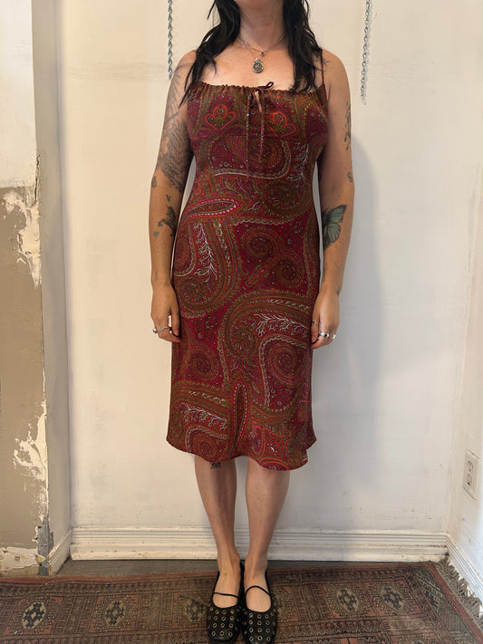 90’s Vintage Red Paisley Tie Chest Midi Dress / Size M