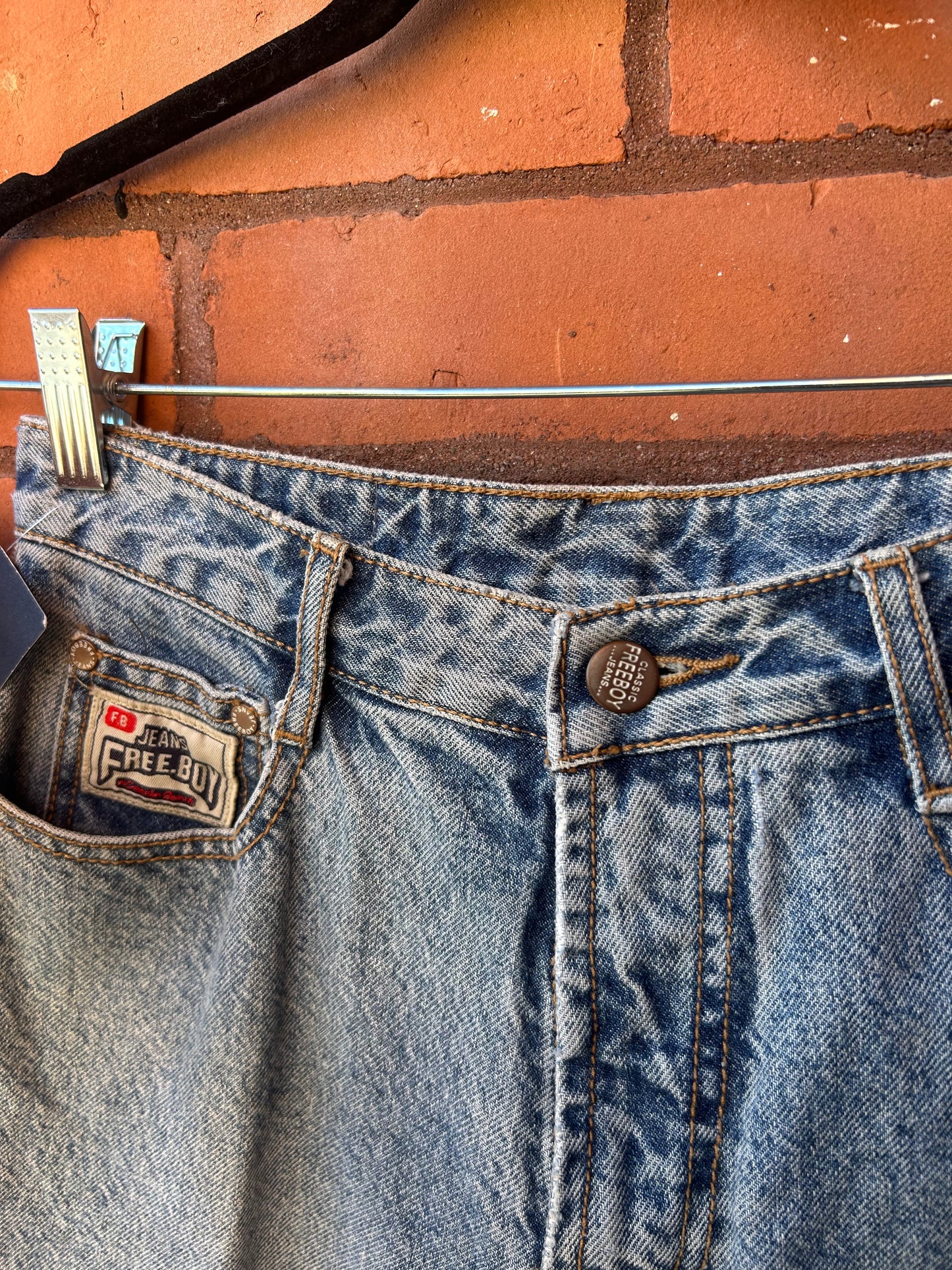 90’s Vintage Light Wash Flare Jeans / 28 Waist