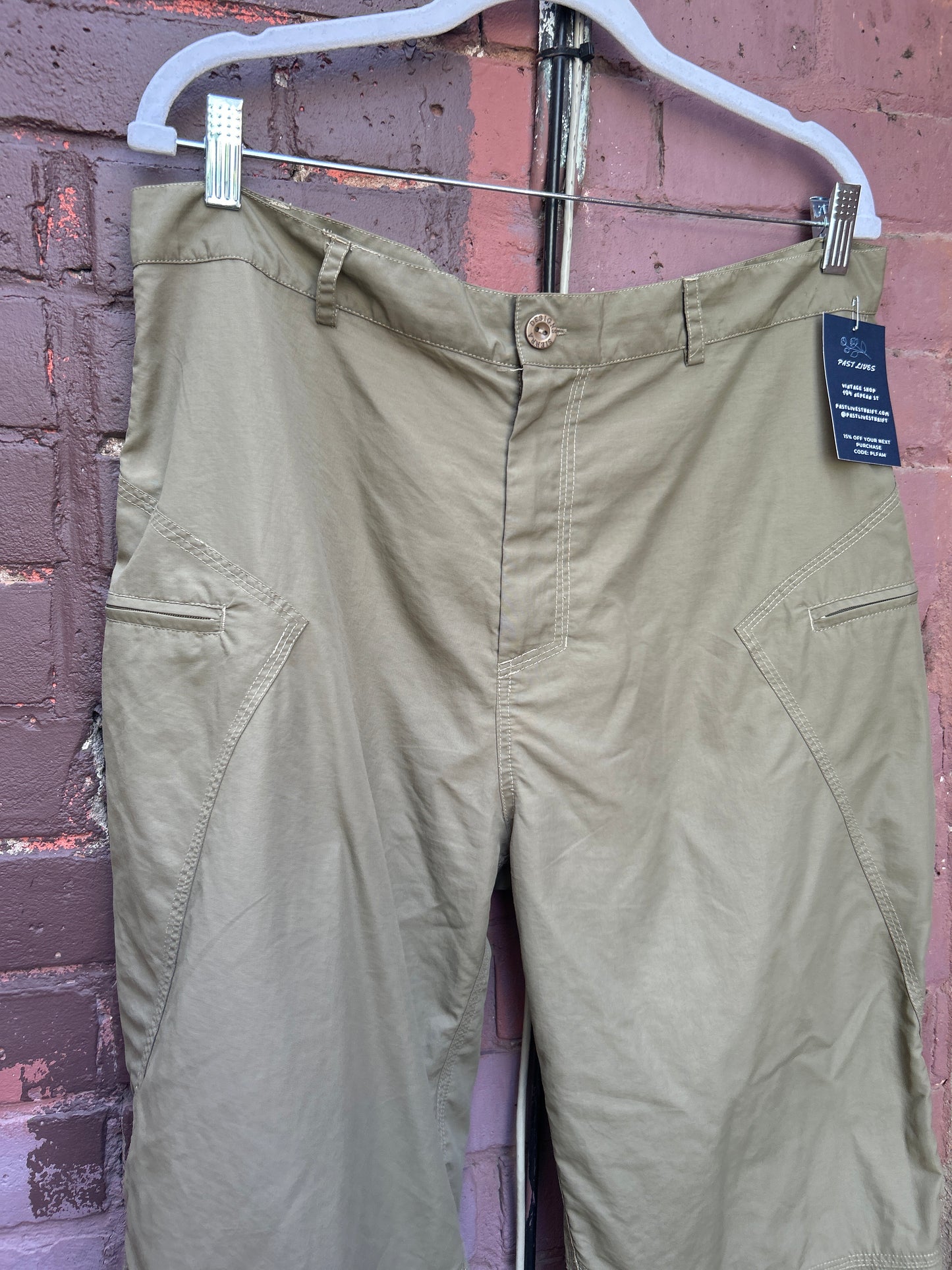 Y2K Vintage Green Nylon Sporty Cargo Carpis / 38 Waist