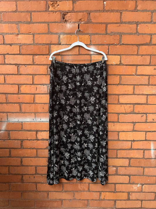 90’s Vintage Black & White Floral Slinky Maxi Skirt / 42-52 Waist
