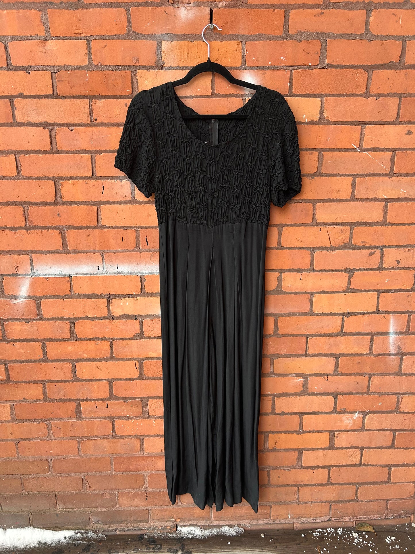 90’s Vintage Black Textured Wide Leg Jumpsuit / Size 8