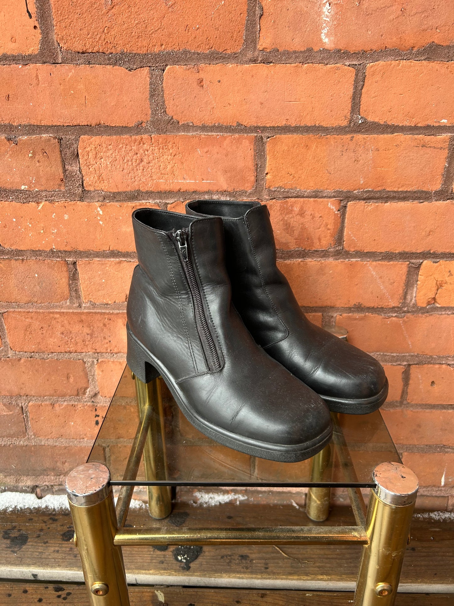 90’s Vintage Black Leather Square Toe Boots / Size 7.5