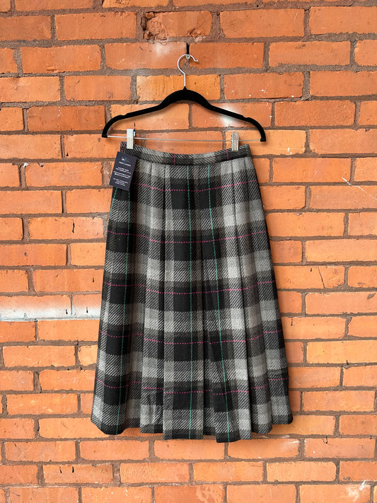 90’s Vintage Wool Plaid Pleated A-line Midi Skirt / 26 Waist