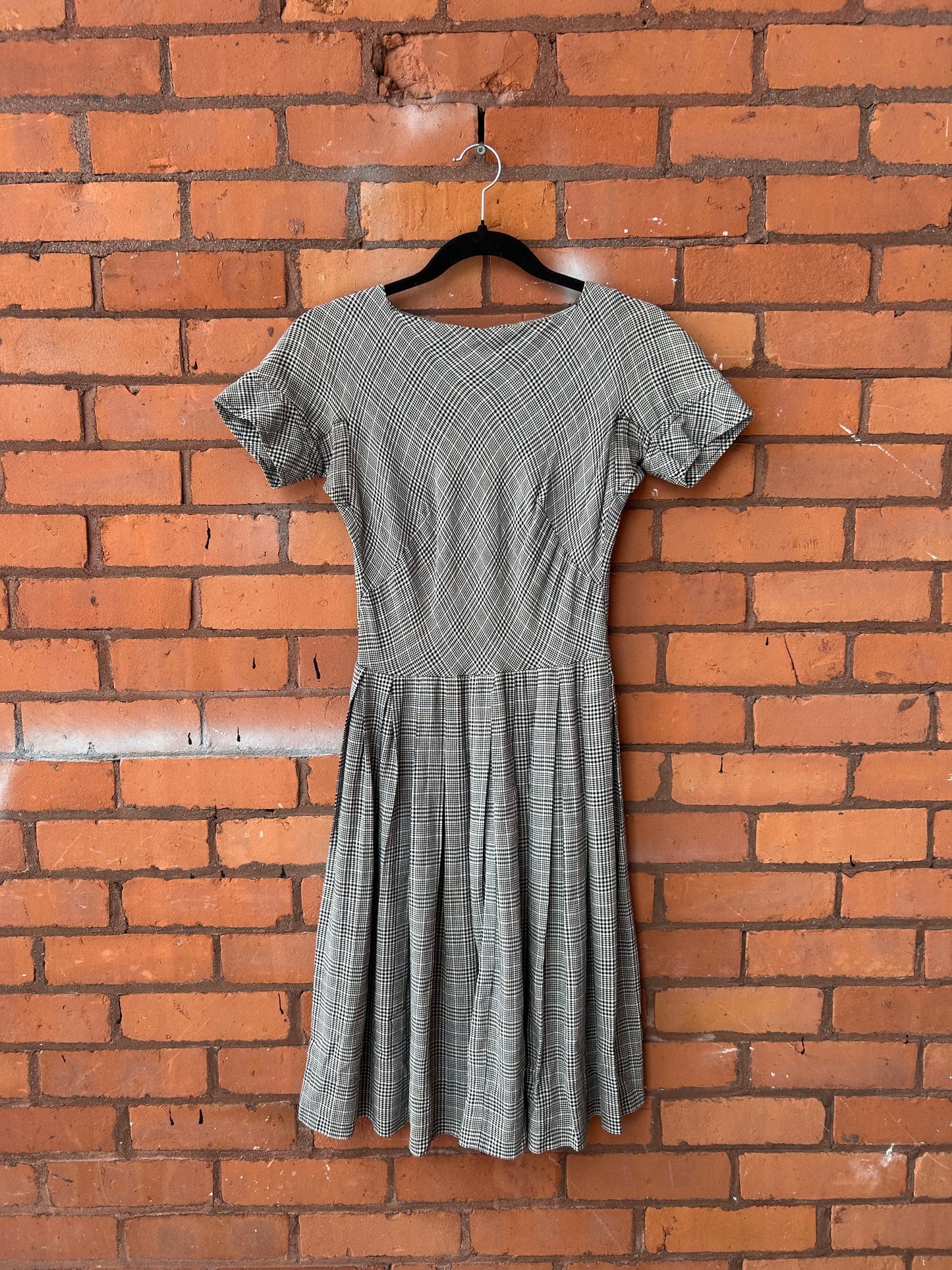 70’s Vintage Black & White Houndstooth Pleated Dress / Size 2