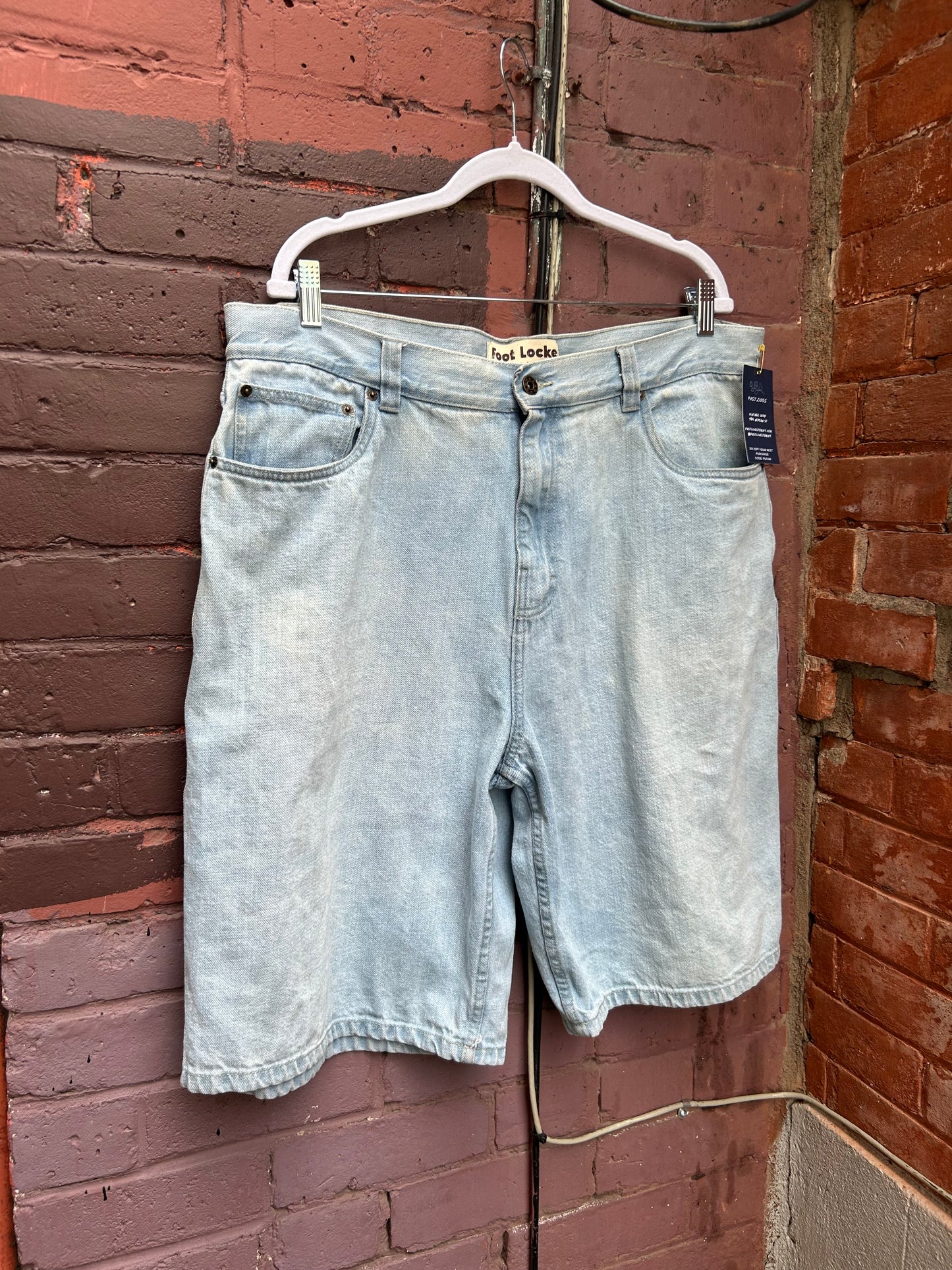 Y2K Vintage Light Wash Jorts / 38 Waist
