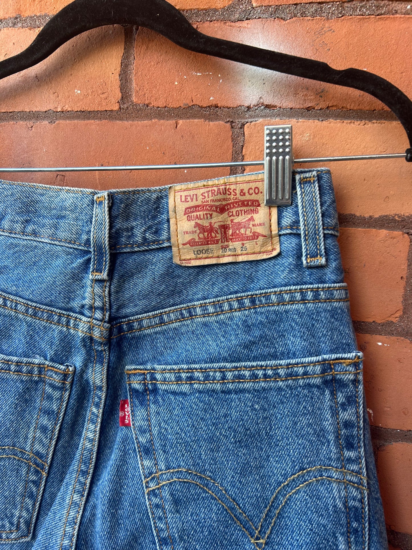 Y2K Vintage Levi’s 569 Loose Straight Jorts / 26 Waist