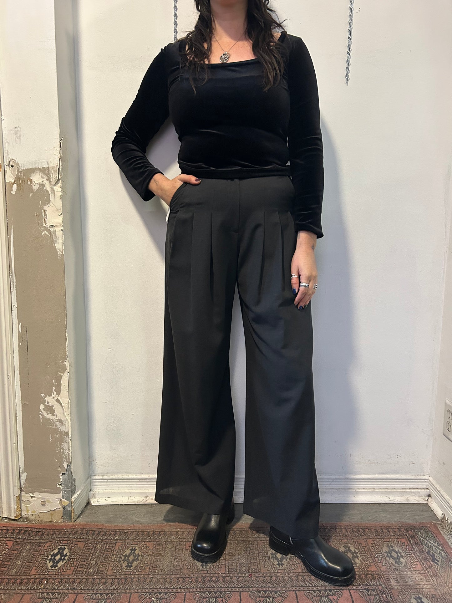 90’s Vintage Black Velvet Scoop Neck Long Sleeve Top / Size S