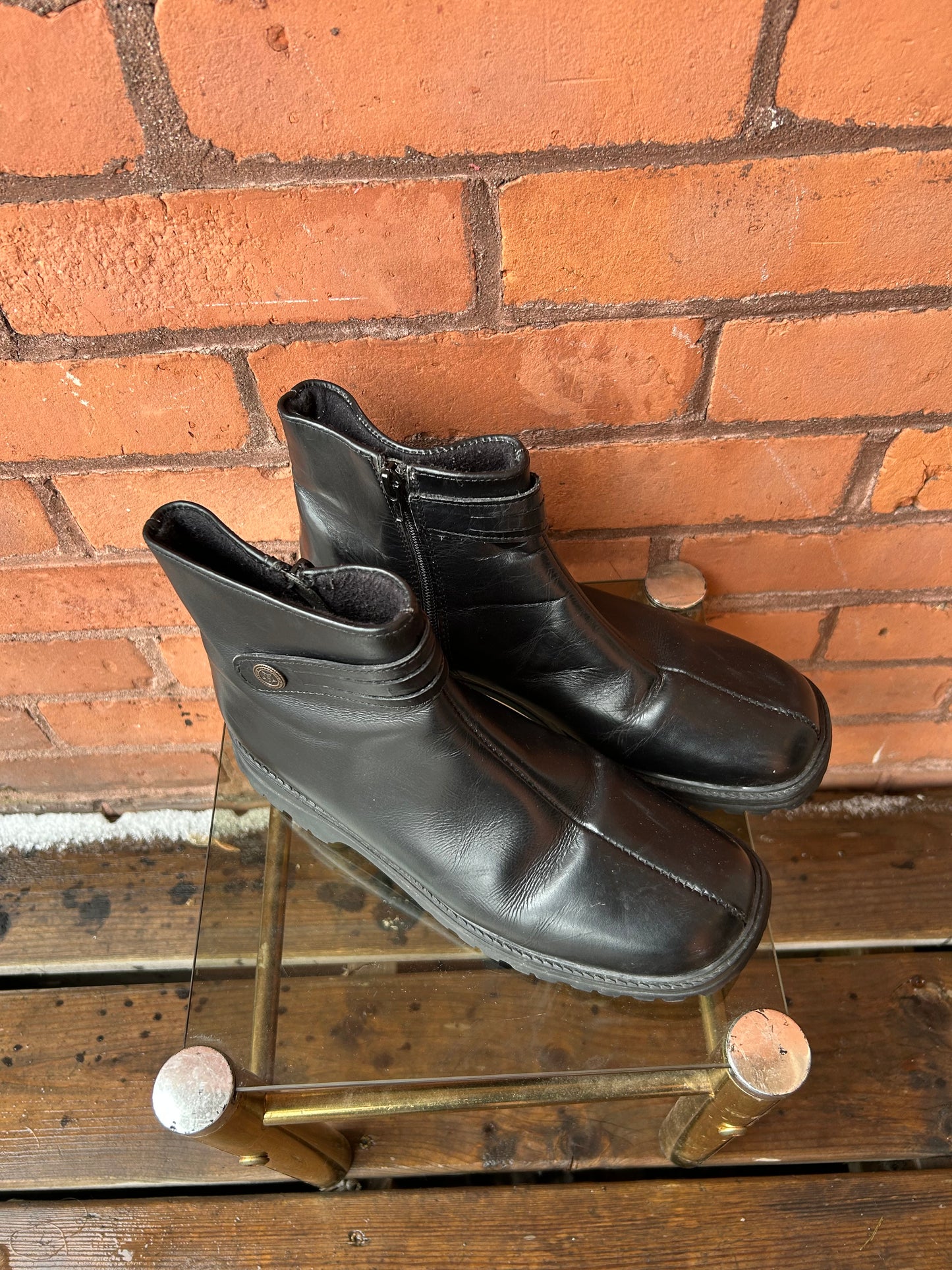 90’s Vintage Black Leather Square Toe Ankle Boots / Size 8.5