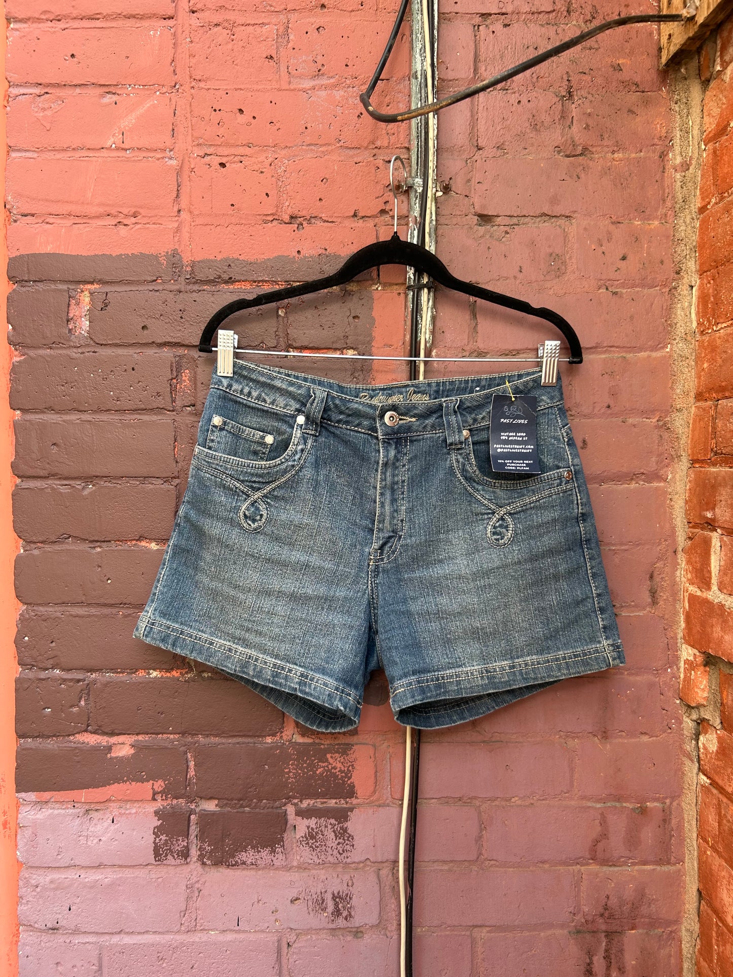 90’s Vintage Denim Embroidered Mid Rise Shorts / 32 Waist