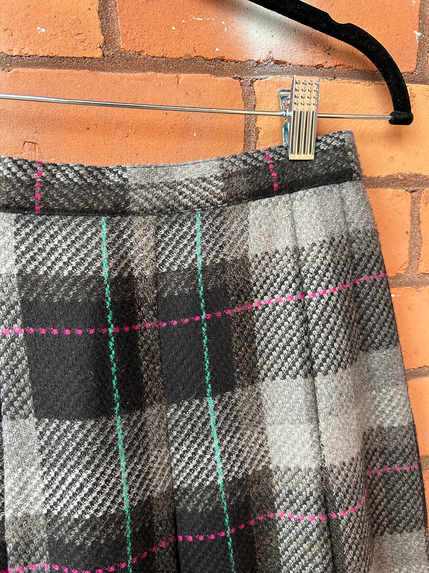 90’s Vintage Wool Plaid Pleated A-line Midi Skirt / 26 Waist