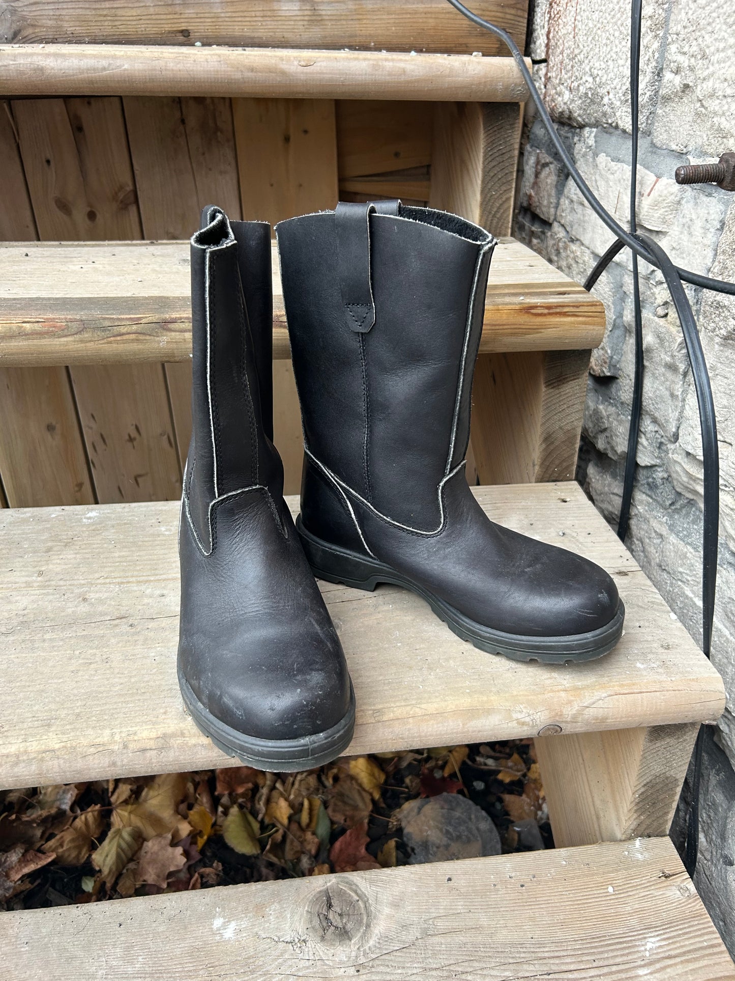 Modern Blundstone Rigger Boot / Size 6