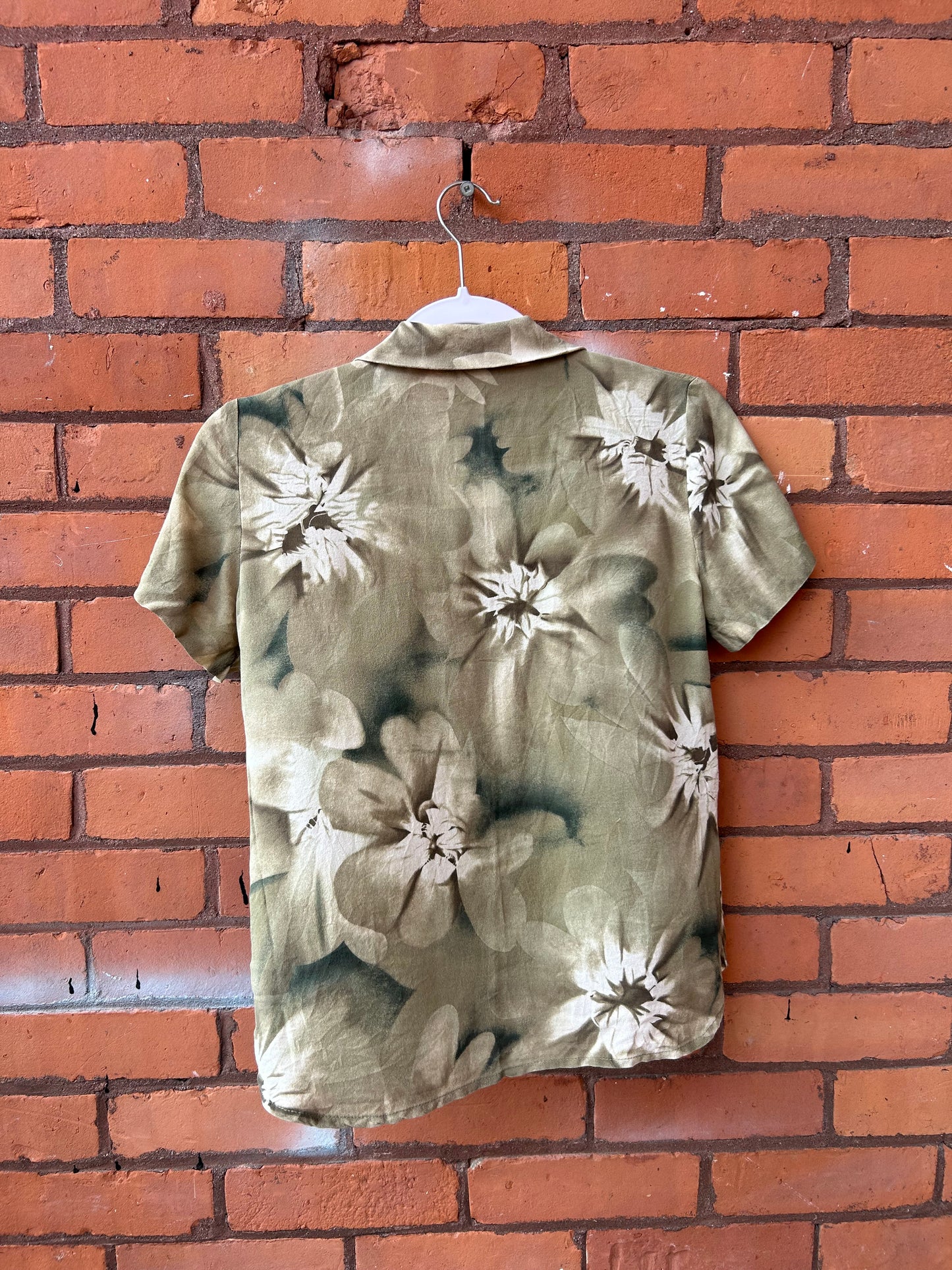 90’s Vintage Green Floral Silk Short Sleeve Blouse / Size XS - S