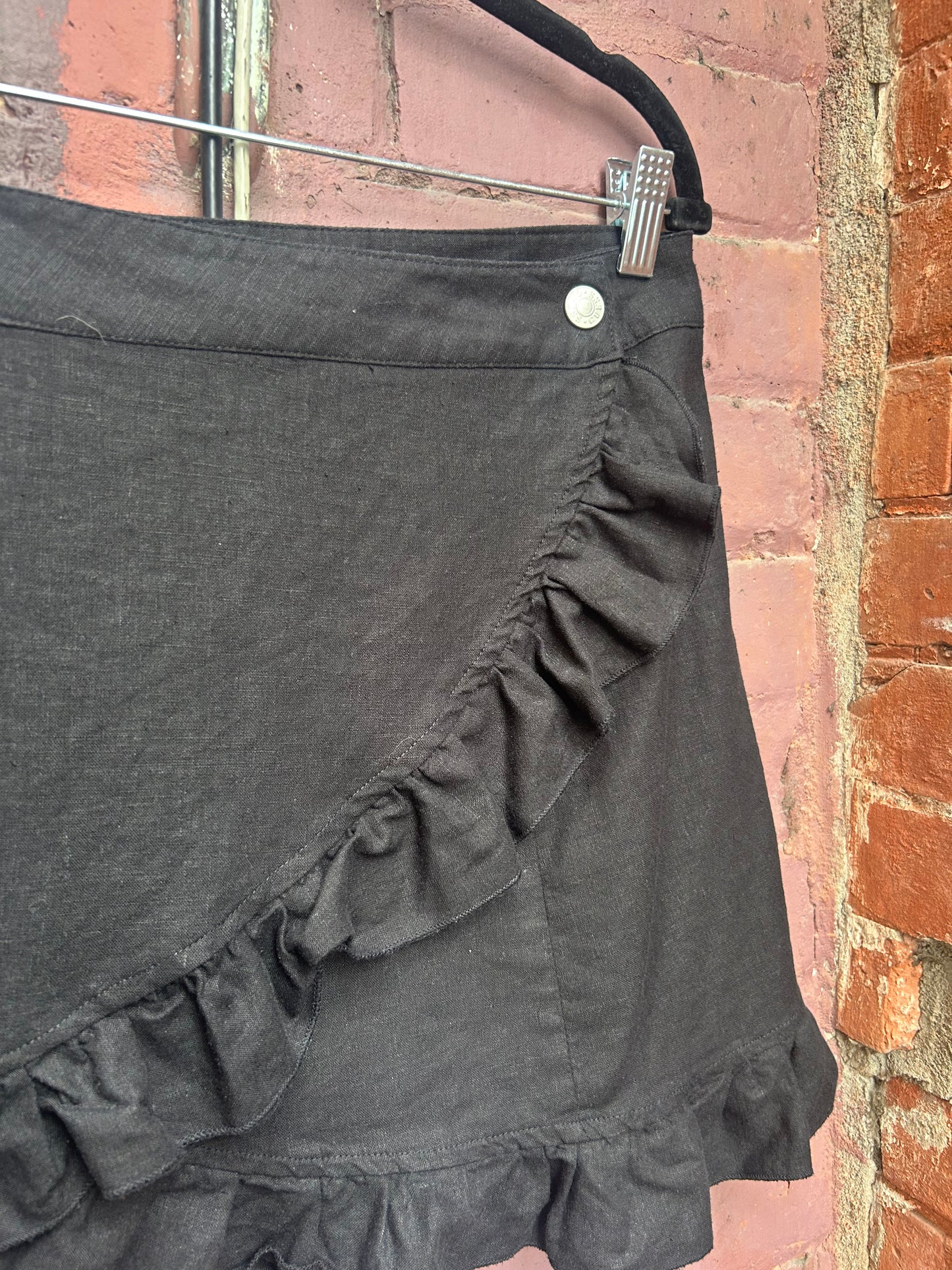 Y2K Vintage Guess Black Linen Blend Ruffle Mini Skirt / 34 Waist