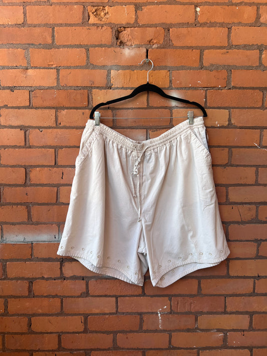 90’s Vintage Beige Cotton Embroidered Casual Shorts / 42-50 Waist
