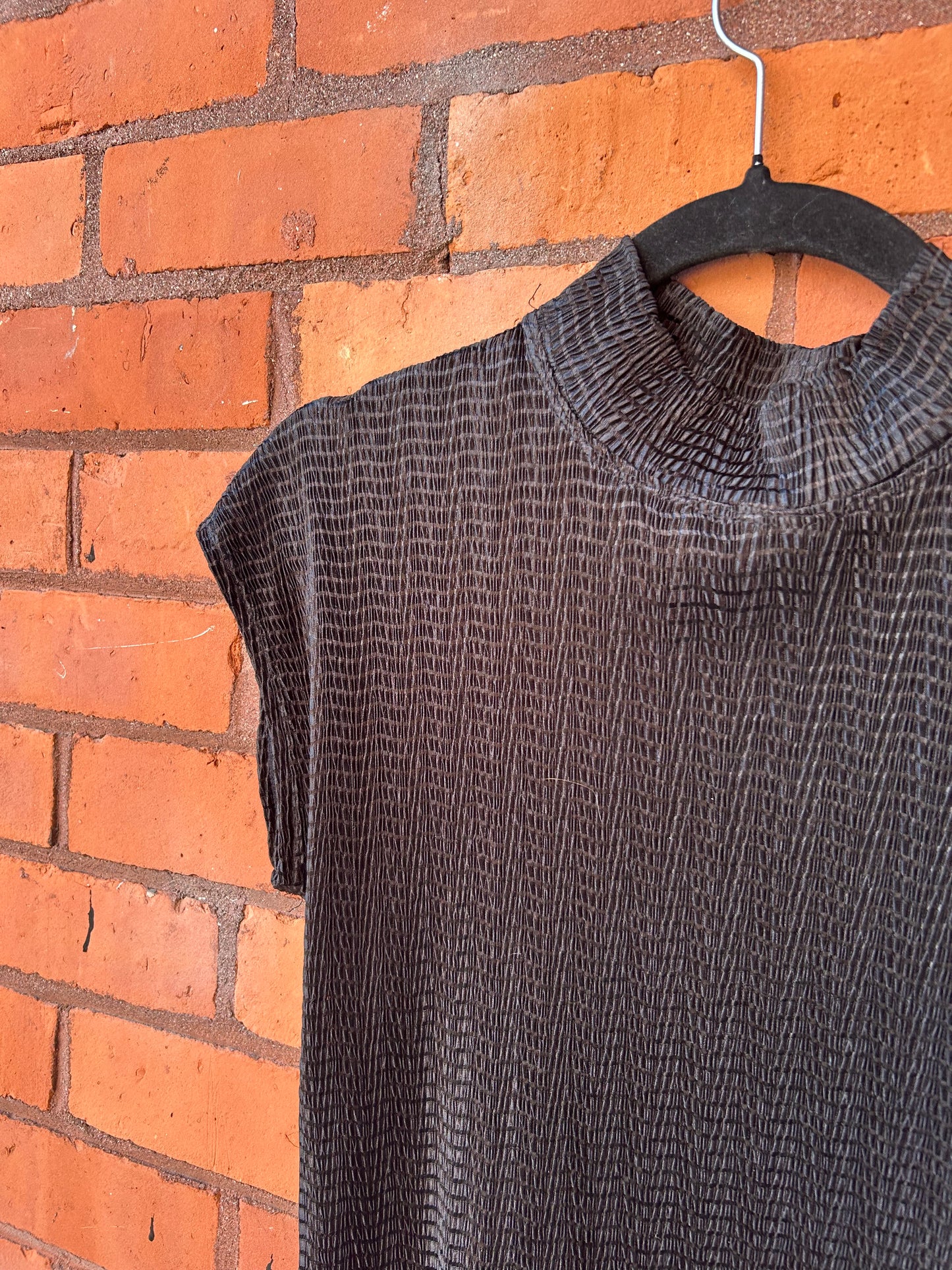 90’s Vintage Satin Textured Mockneck Tank Top / Size M