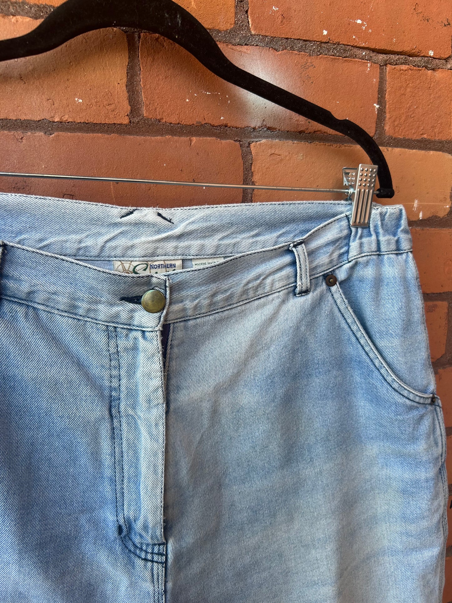 90’s Vintage Light Wash Distressed Denim Shorts / 34 Waist