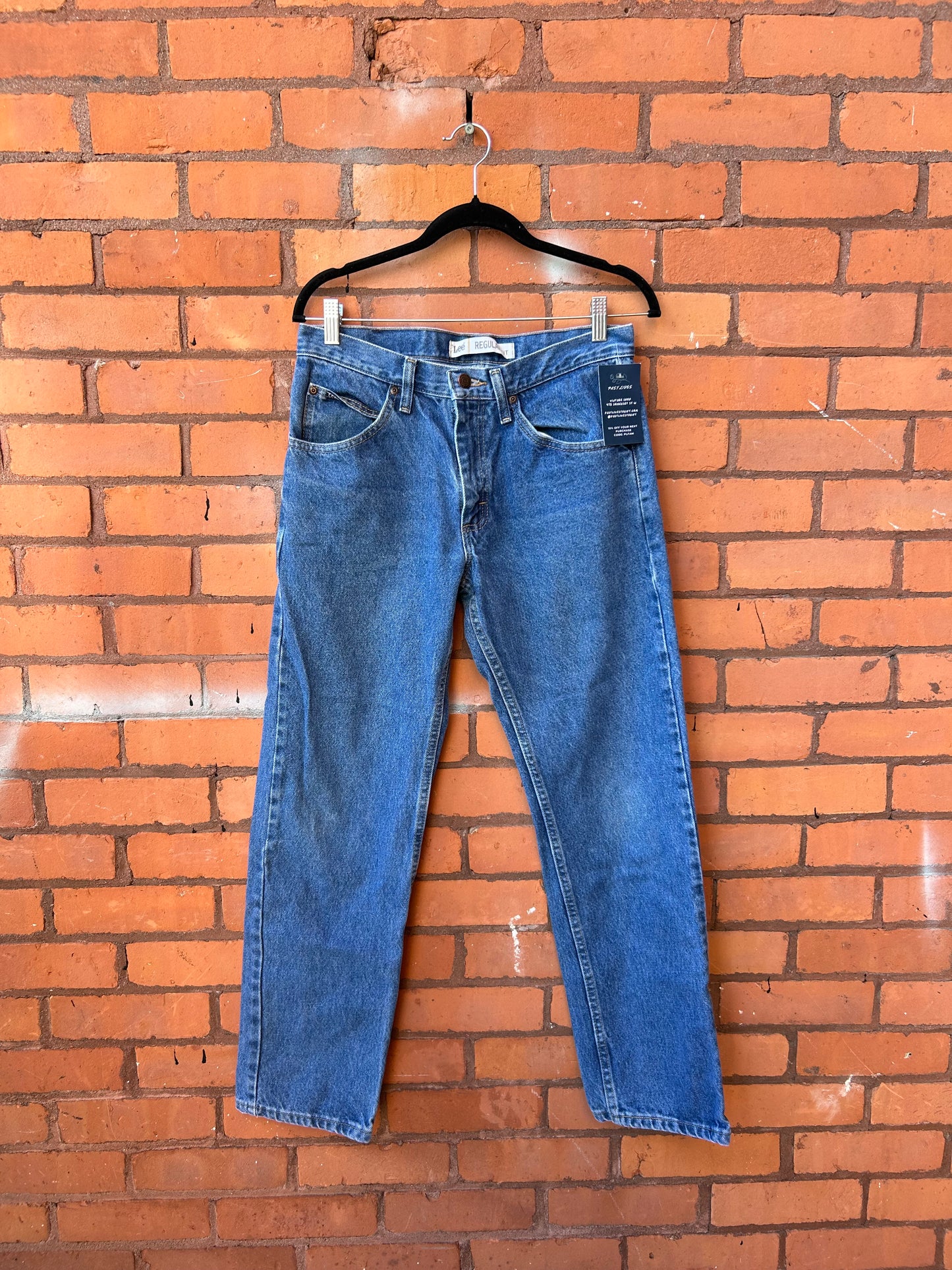 90’s Vintage Lee Blue Straight Leg Mid Rise Jeans / 31 Waist