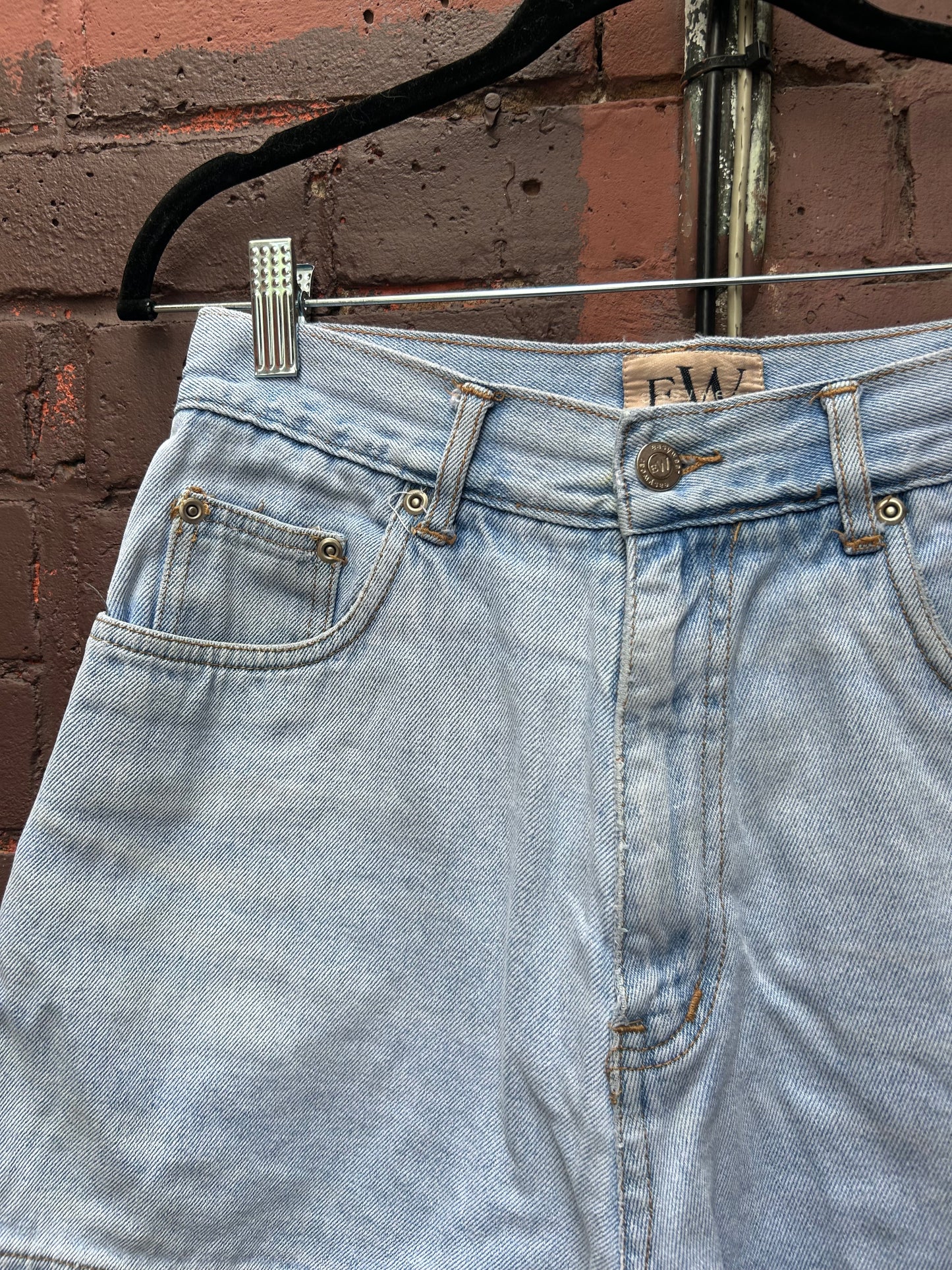 90’s Vintage Light Wash Demim Shorts / 28 Waist