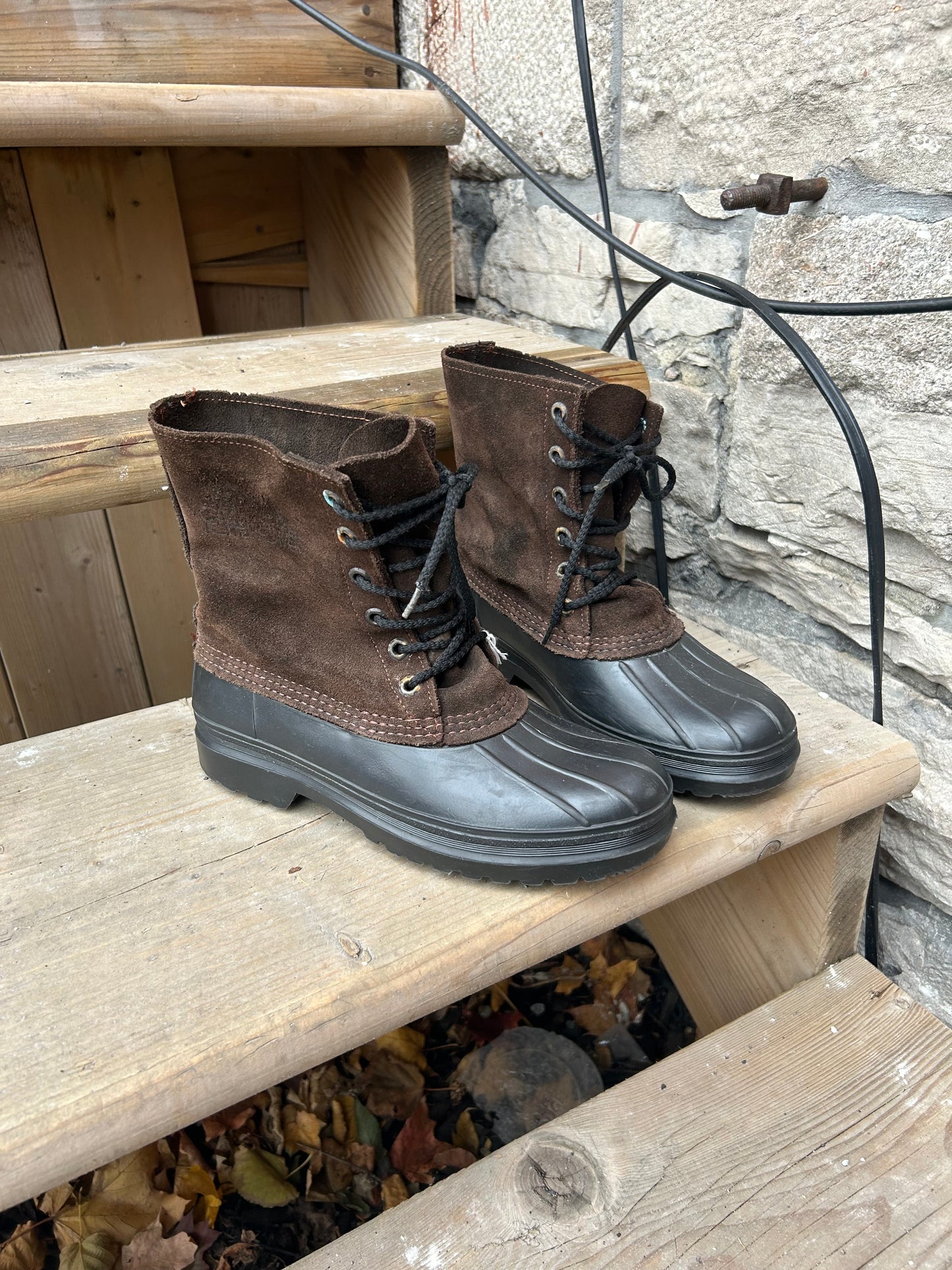 90’s Vintage Brown Suede Winter Boots / Size 8.5