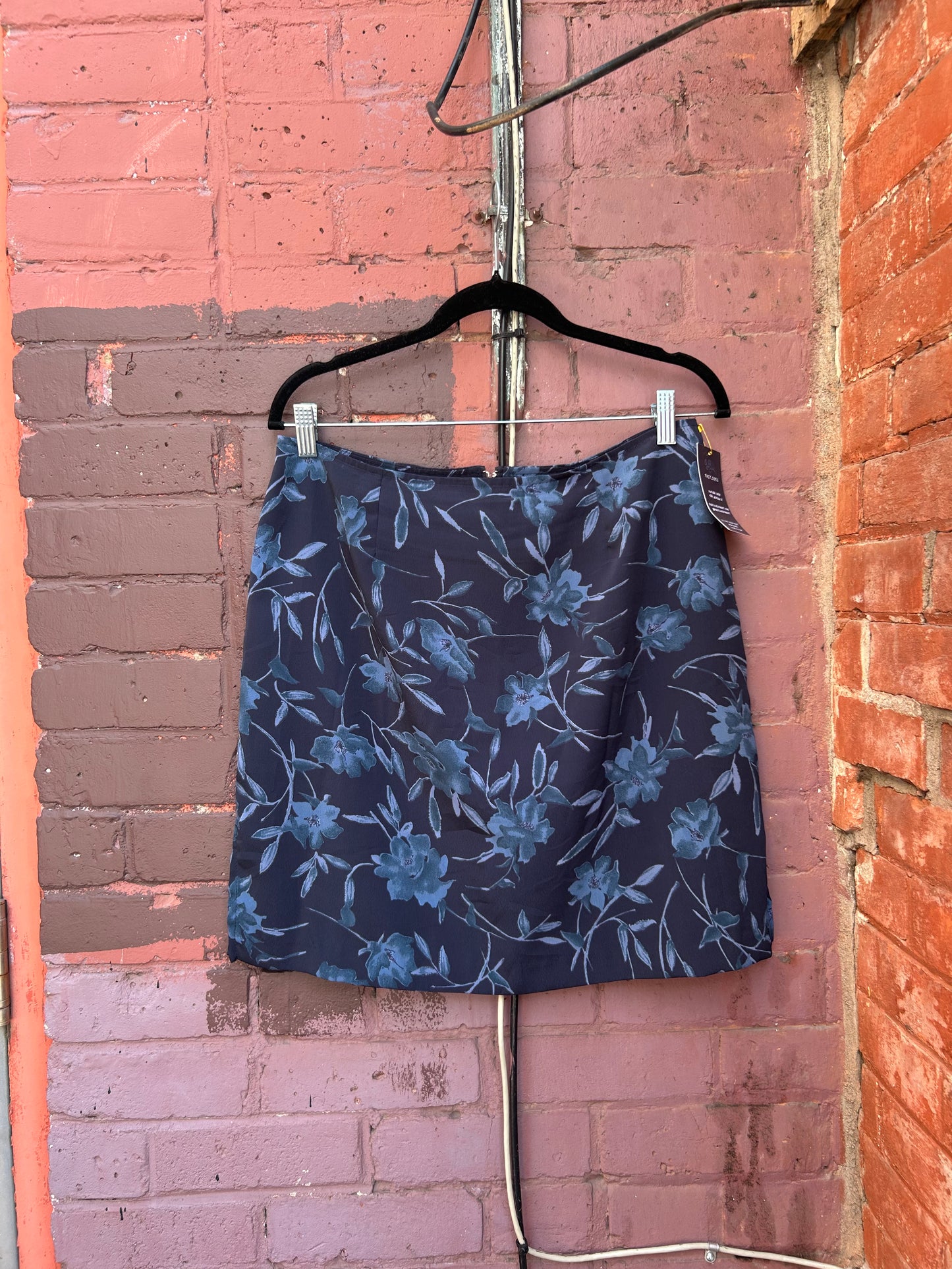 90’s Vintage Blue Floral Mini Skirt / 32 Waist