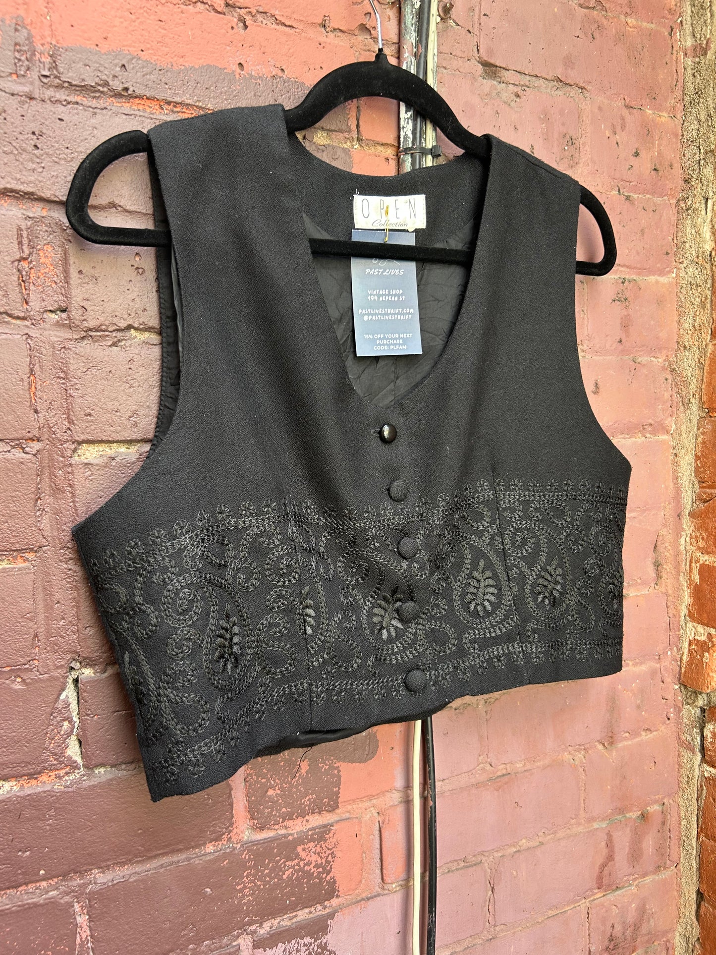90’s Vintage Black Embroidered Cropped Vest / Size M