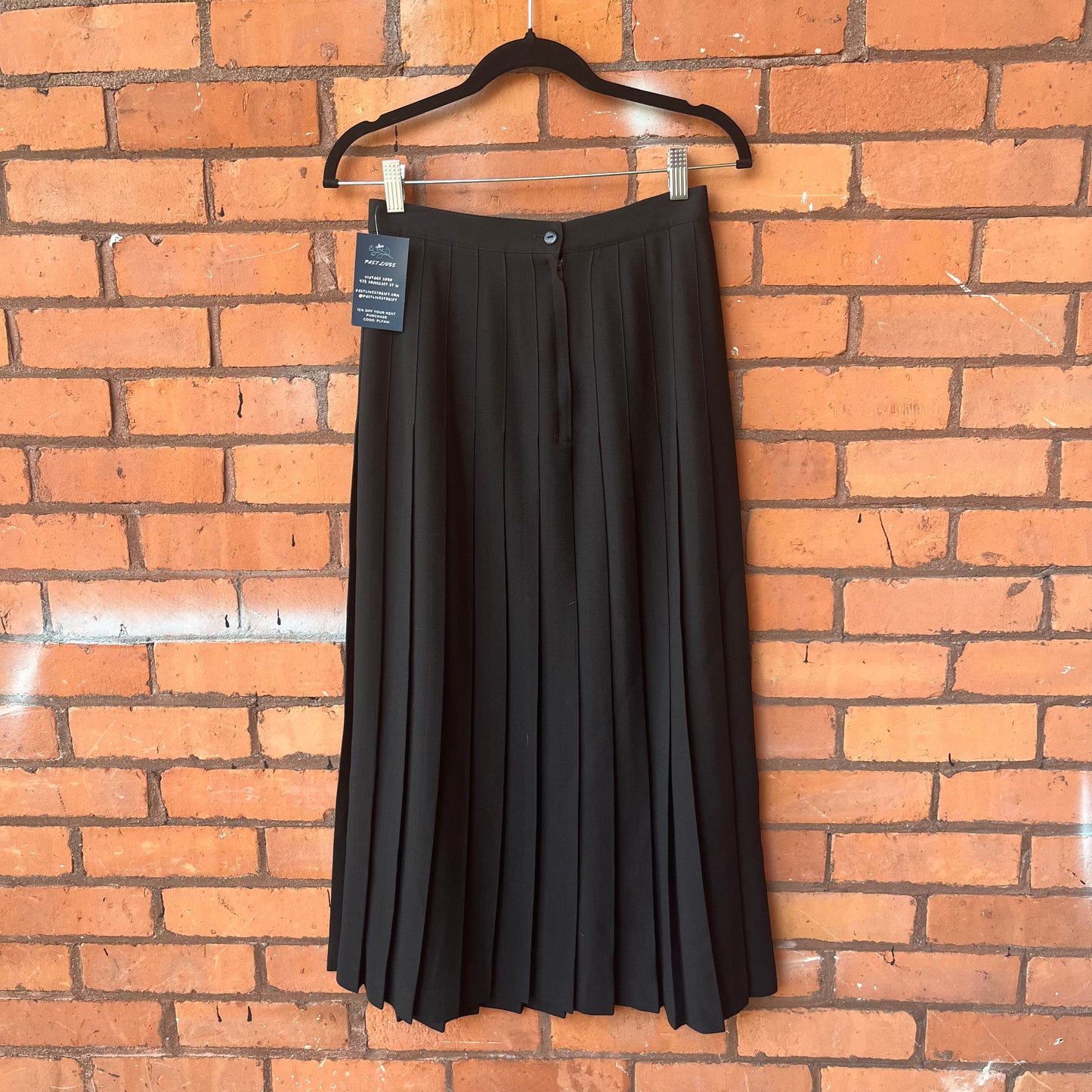 90’s Vintage Black Pleated Midi Skirt / 26 Waist