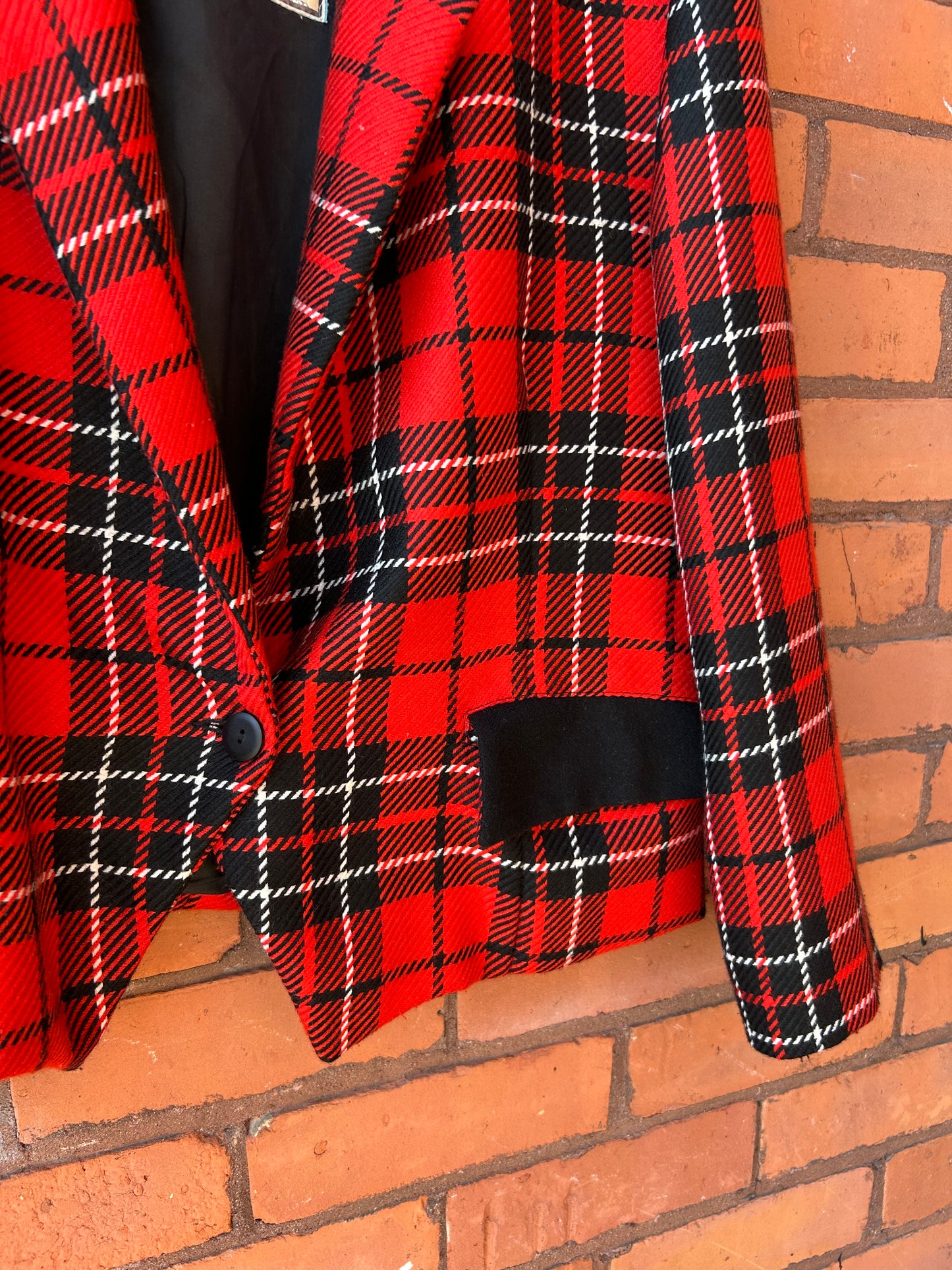 80’s Vintage Red & Black Tartan Cropped Blazer / Size M