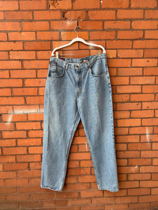 90’s Vintage Light Wash Straight Leg Jeans / 40 Waist