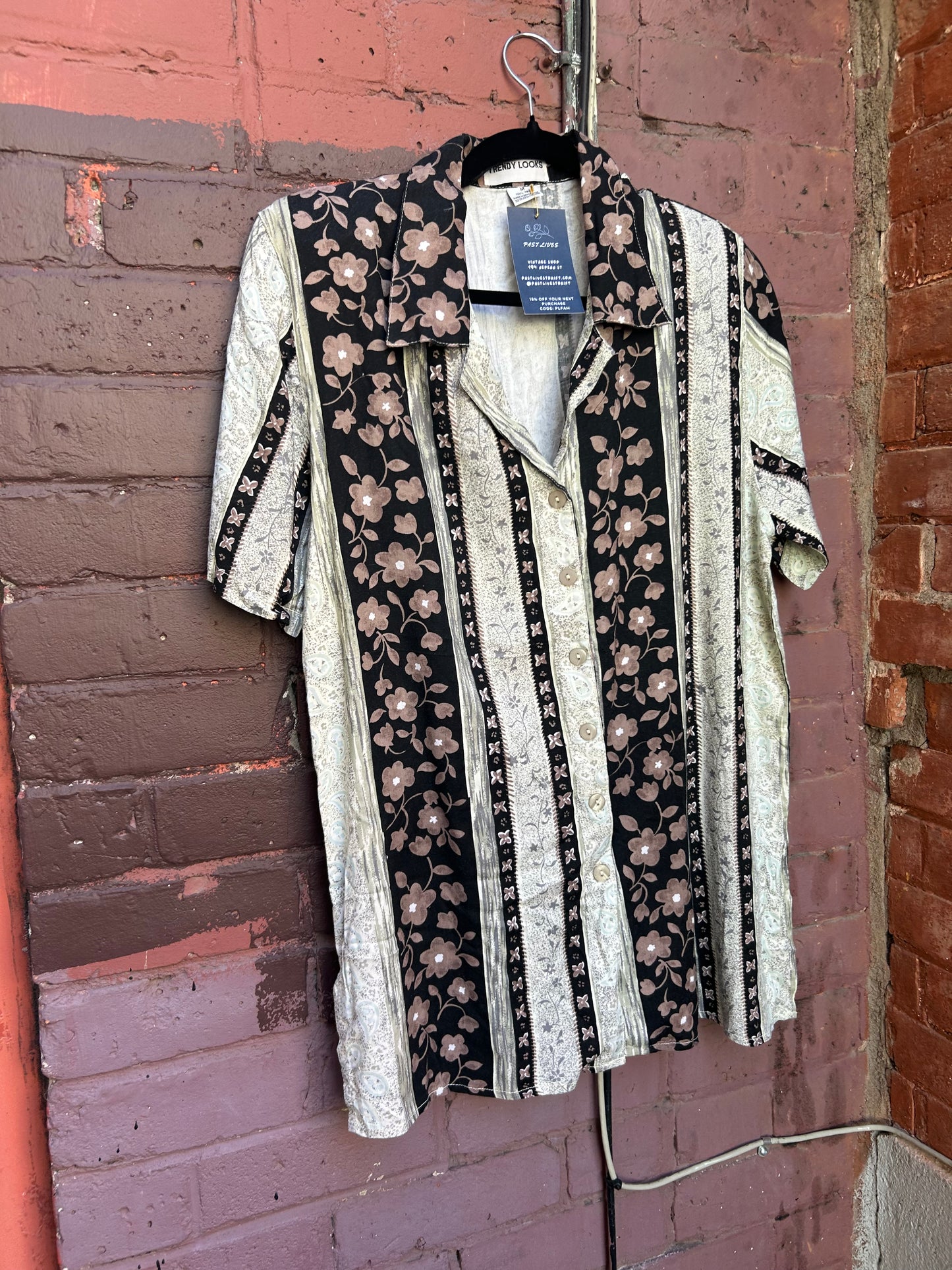 90’s Vintage Green & Mauve Floral Short Sleeve Button Down / Size M