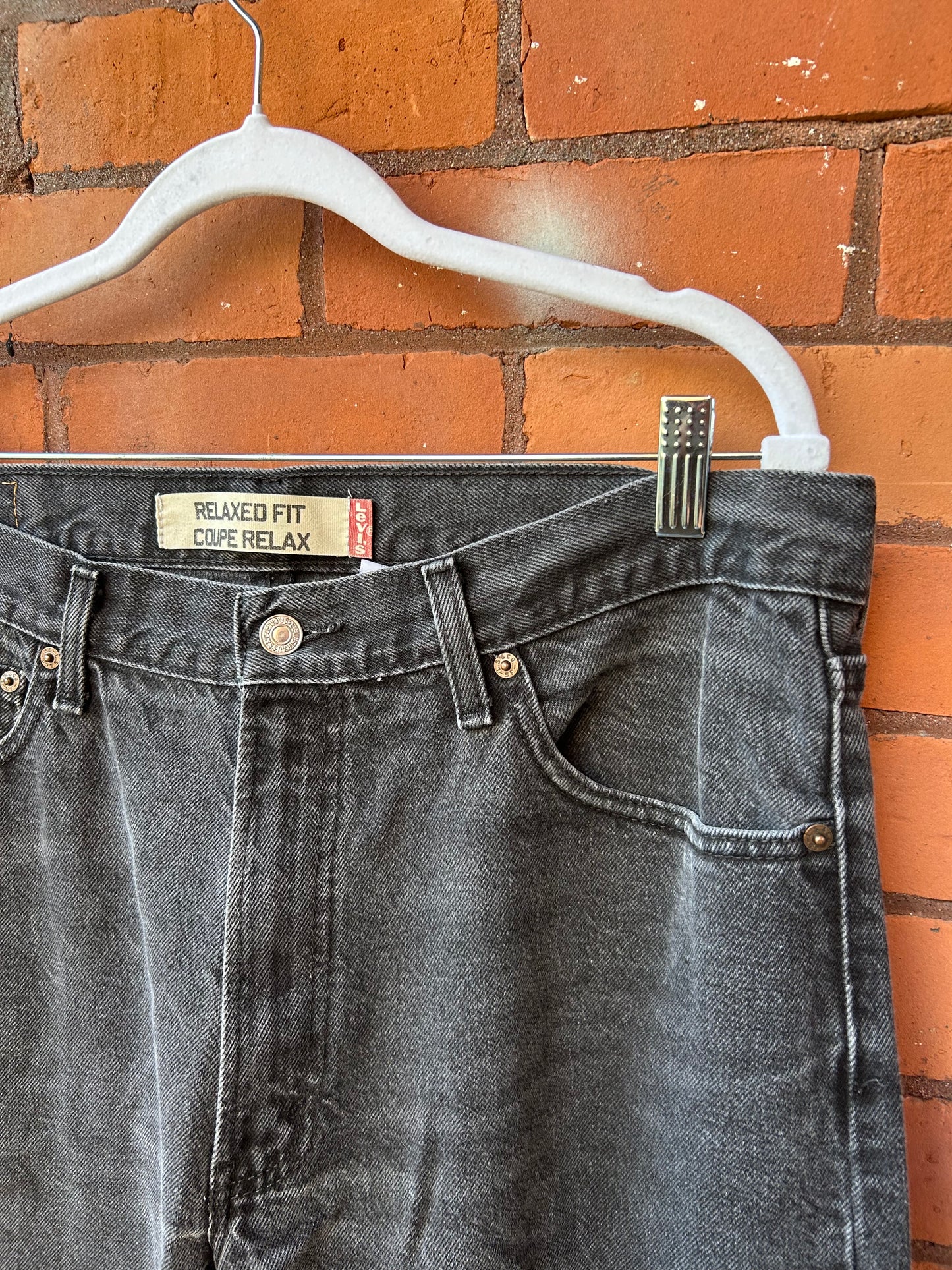 Y2K Vintage Levi’s 550 Distressed Black Baggy Jeans / 36 Waist