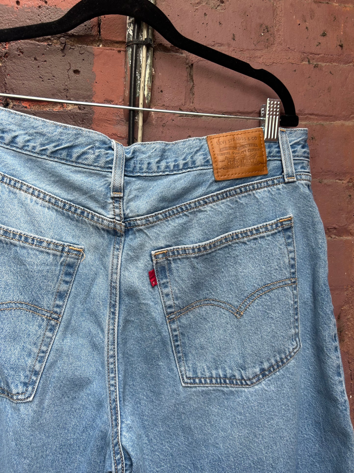 Modern Levi's Light Wash Baggy Jorts / 36 Waist