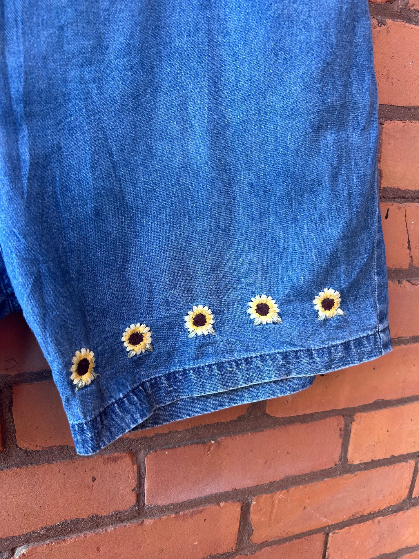 90’s Vintage Sunflower Denim Shorts / 36 Waist