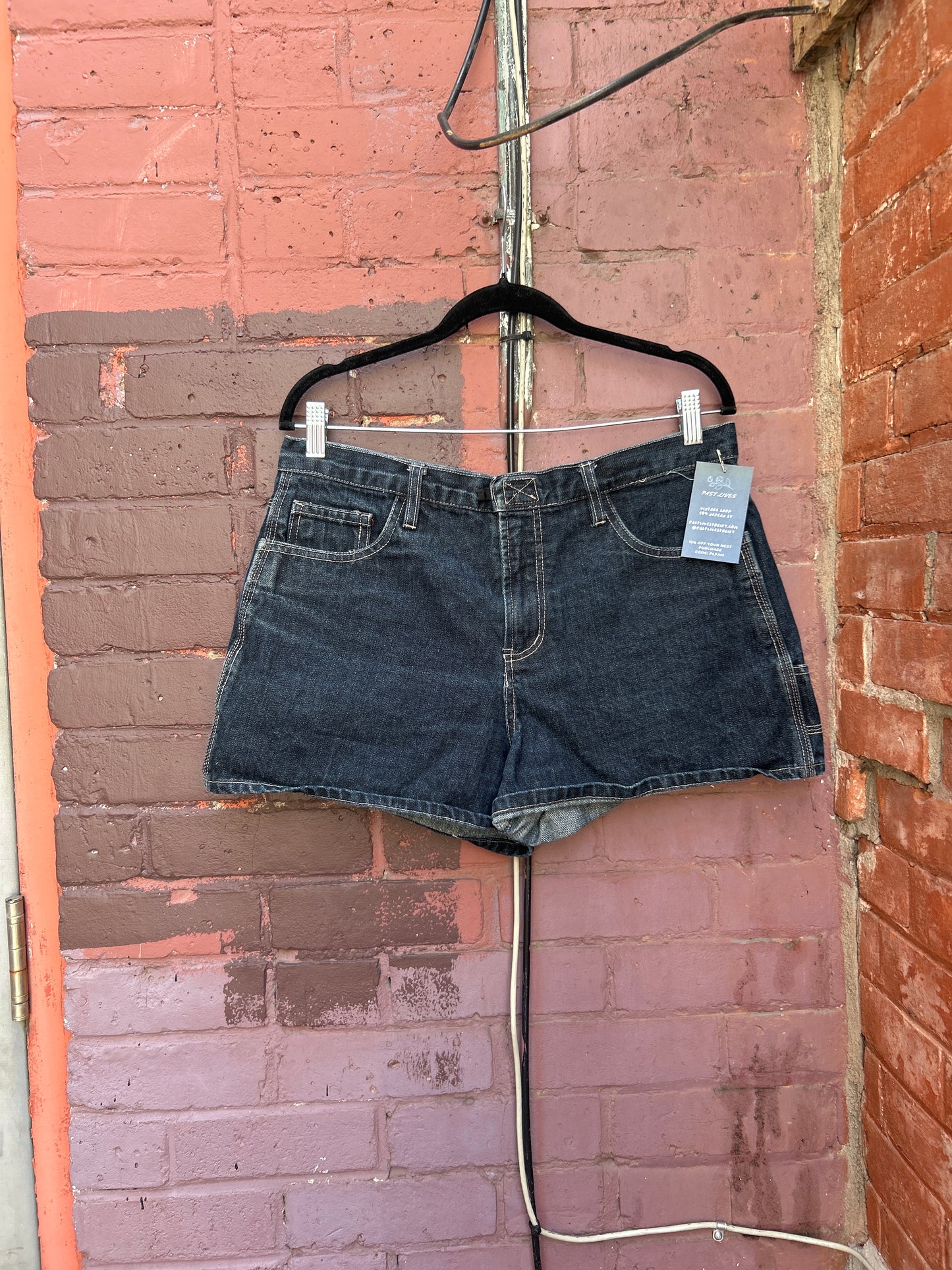 90's Vintage Dark Denim Short Cargo Shorts / 34 Waist