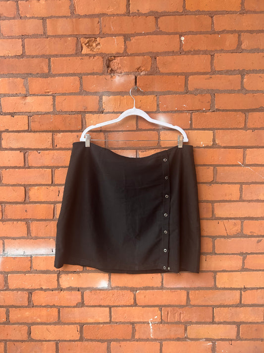 90's Vintage Black Snap Slit Mini Skirt / 42 Waist