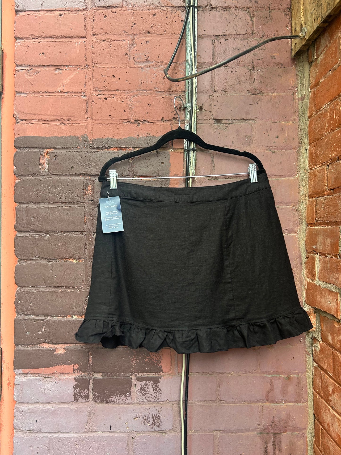 Y2K Vintage Guess Black Linen Blend Ruffle Mini Skirt / 34 Waist