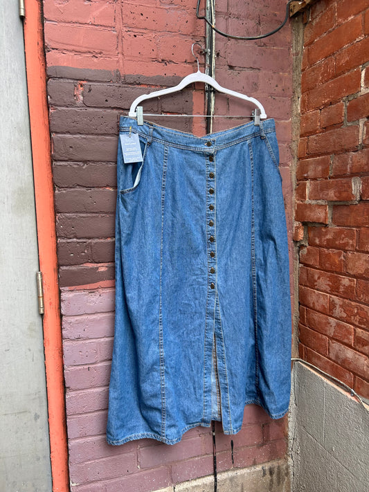 90’s Vintage Denim Button Down Maxi Skirt / 40 Waist